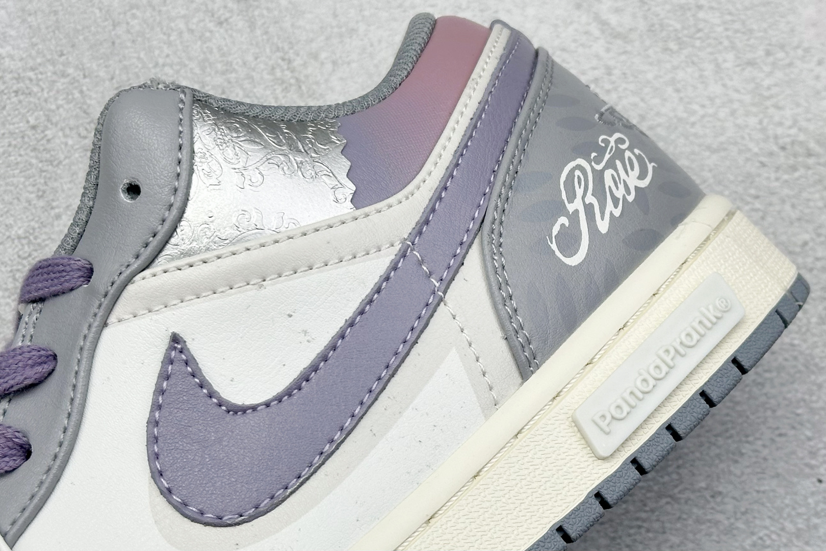  终端放店
FS版 Air Jordan 1 Low 摩登微境
此款整体围绕熊猫恶作剧丛林穿越主题设计，