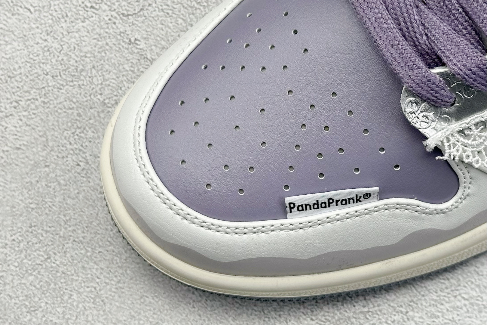  终端放店
FS版 Air Jordan 1 Low 摩登微境
此款整体围绕熊猫恶作剧丛林穿越主题设计，