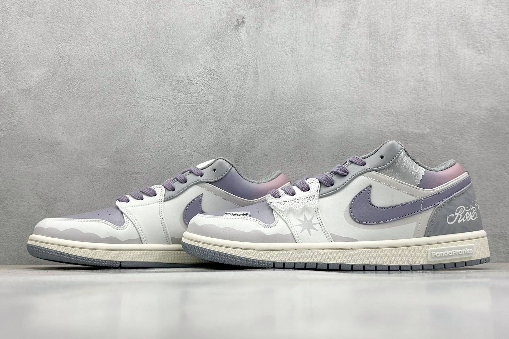  终端放店
FS版 Air Jordan 1 Low 摩登微境
此款整体围绕熊猫恶作剧丛林穿越主题设计，