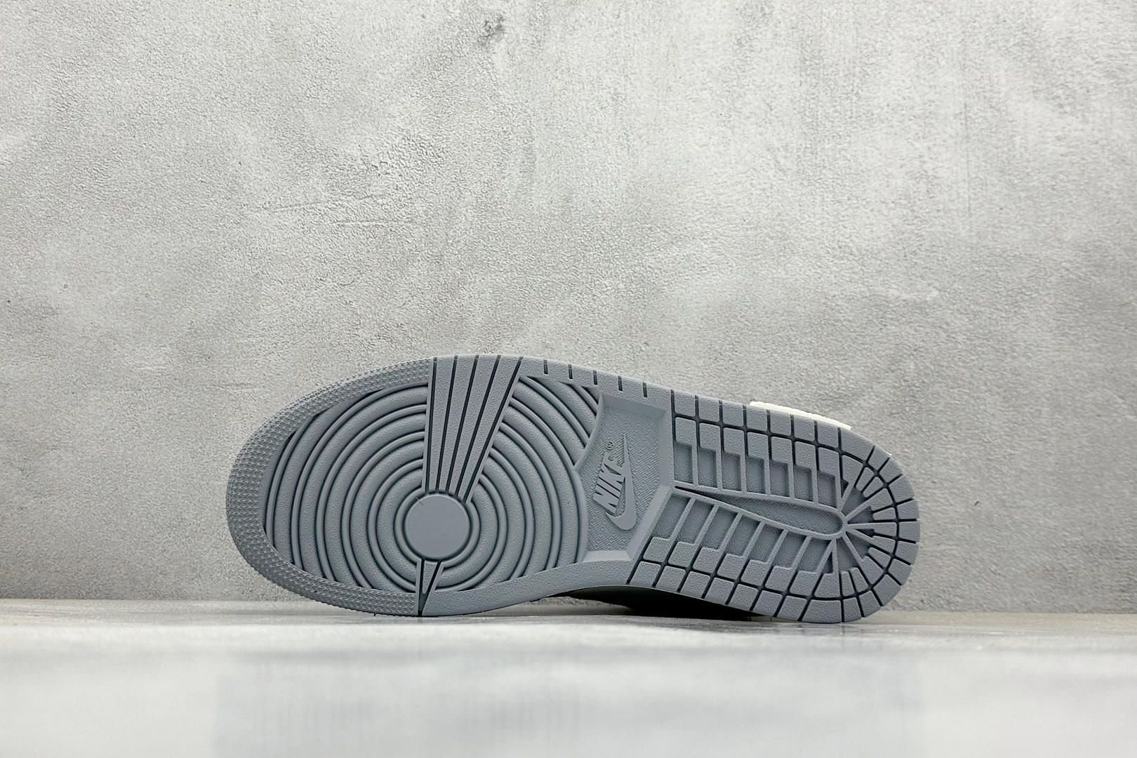  终端放店
FS版 Air Jordan 1 Low 摩登微境
此款整体围绕熊猫恶作剧丛林穿越主题设计，