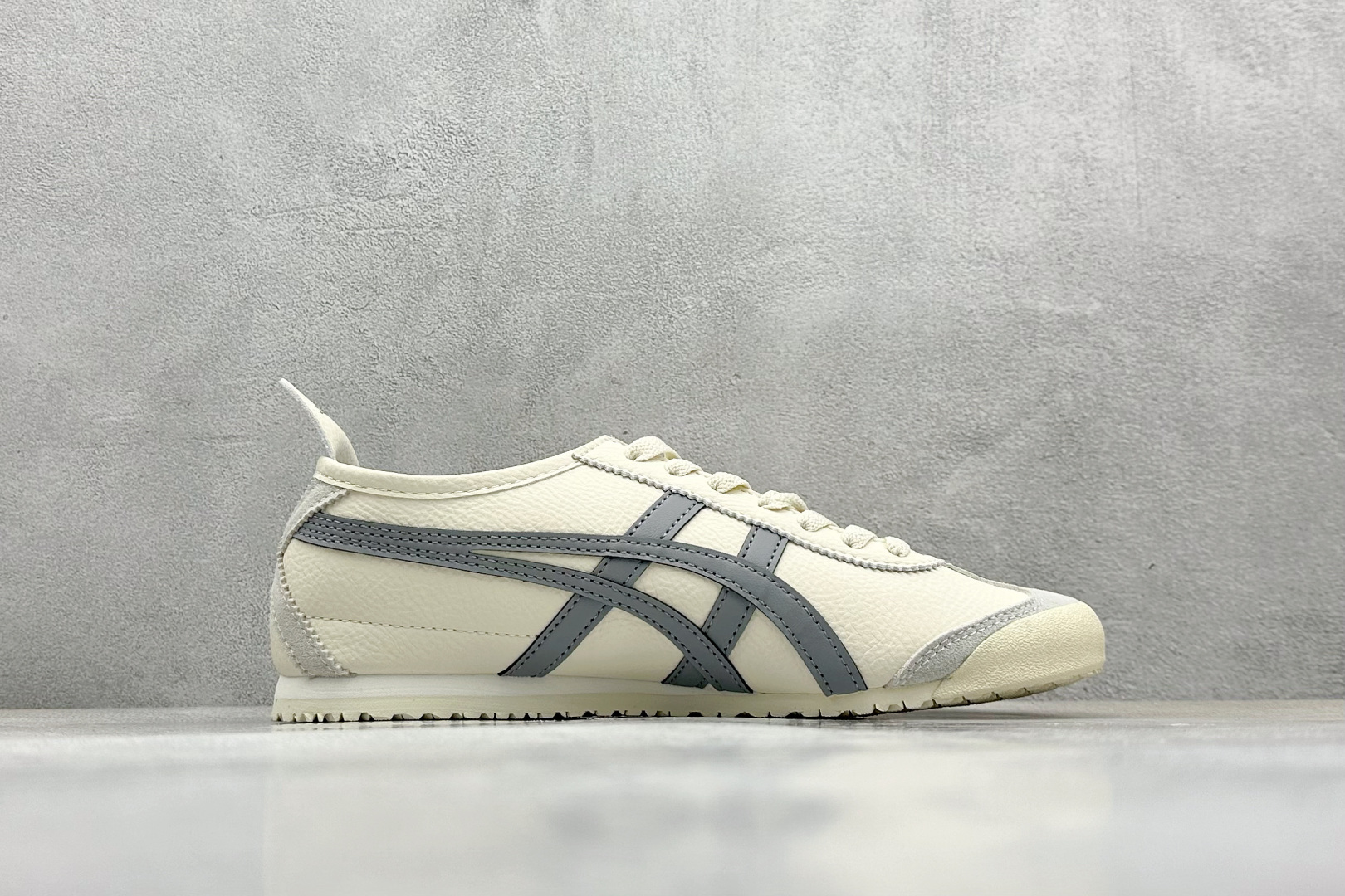  终端放店
SF版 鬼塚虎/Onitsuka Tiger Mexico 66®经典墨西哥系列低帮复古经典