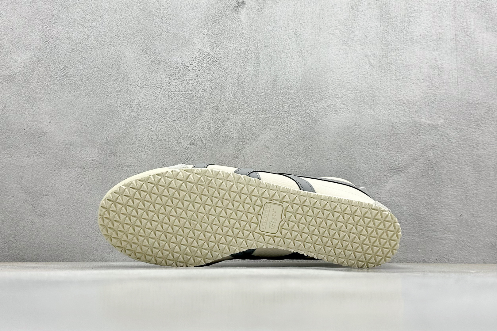  终端放店
SF版 鬼塚虎/Onitsuka Tiger Mexico 66®经典墨西哥系列低帮复古经典