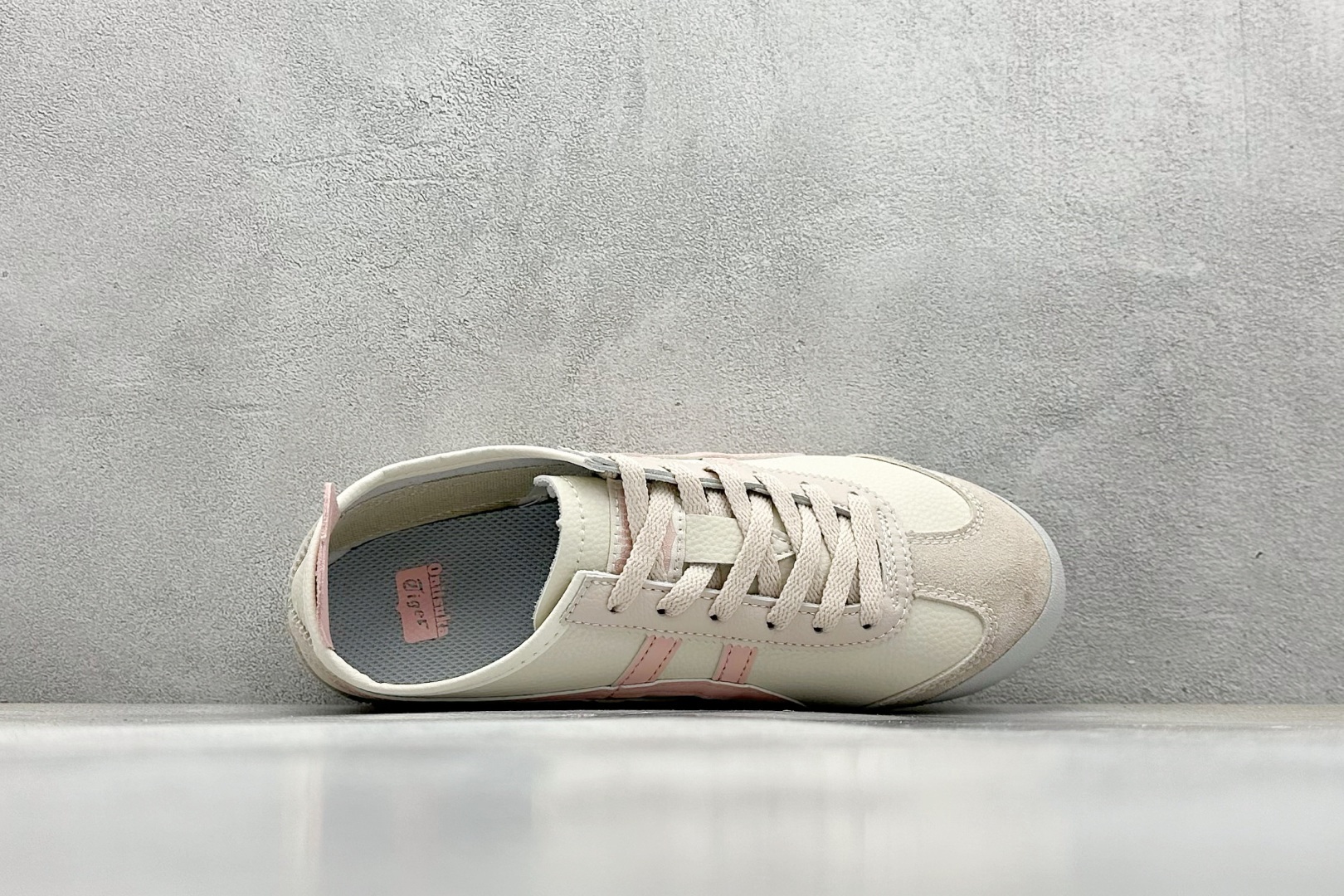 本地120💰 终端放店
SF版 鬼塚虎/Onitsuka Tiger Mexico 66®经典墨西哥系列低帮复古经典百搭休闲皮革慢跑鞋

编码：23