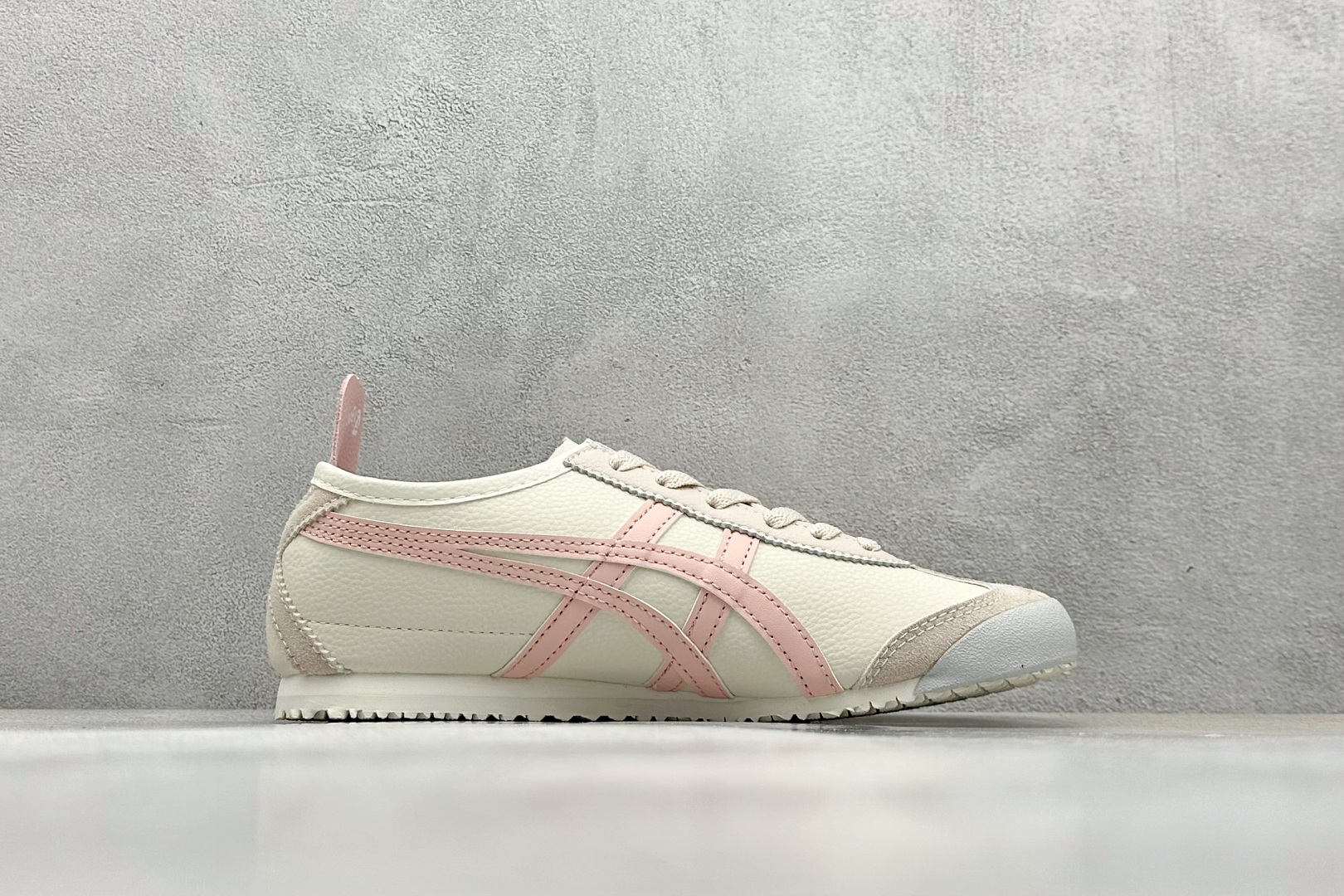 本地120💰 终端放店
SF版 鬼塚虎/Onitsuka Tiger Mexico 66®经典墨西哥系列低帮复古经典百搭休闲皮革慢跑鞋

编码：23