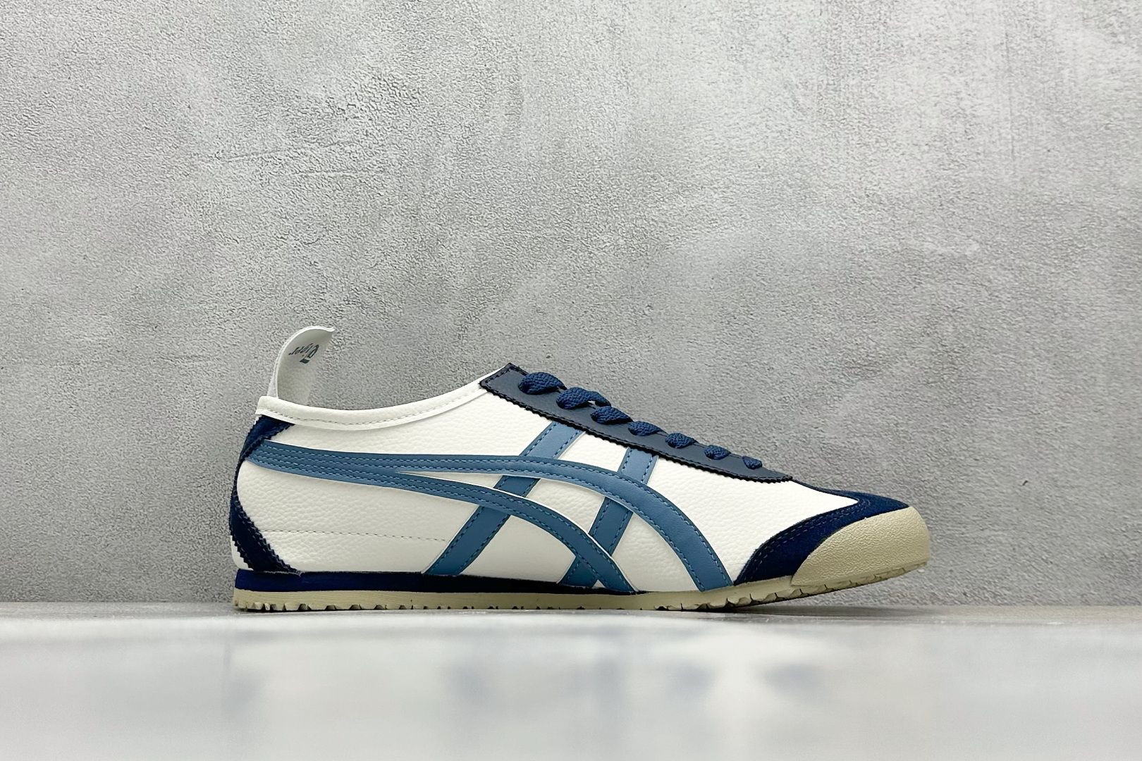  终端放店
SF版 鬼塚虎/Onitsuka Tiger Mexico 66®经典墨西哥系列低帮复古经典