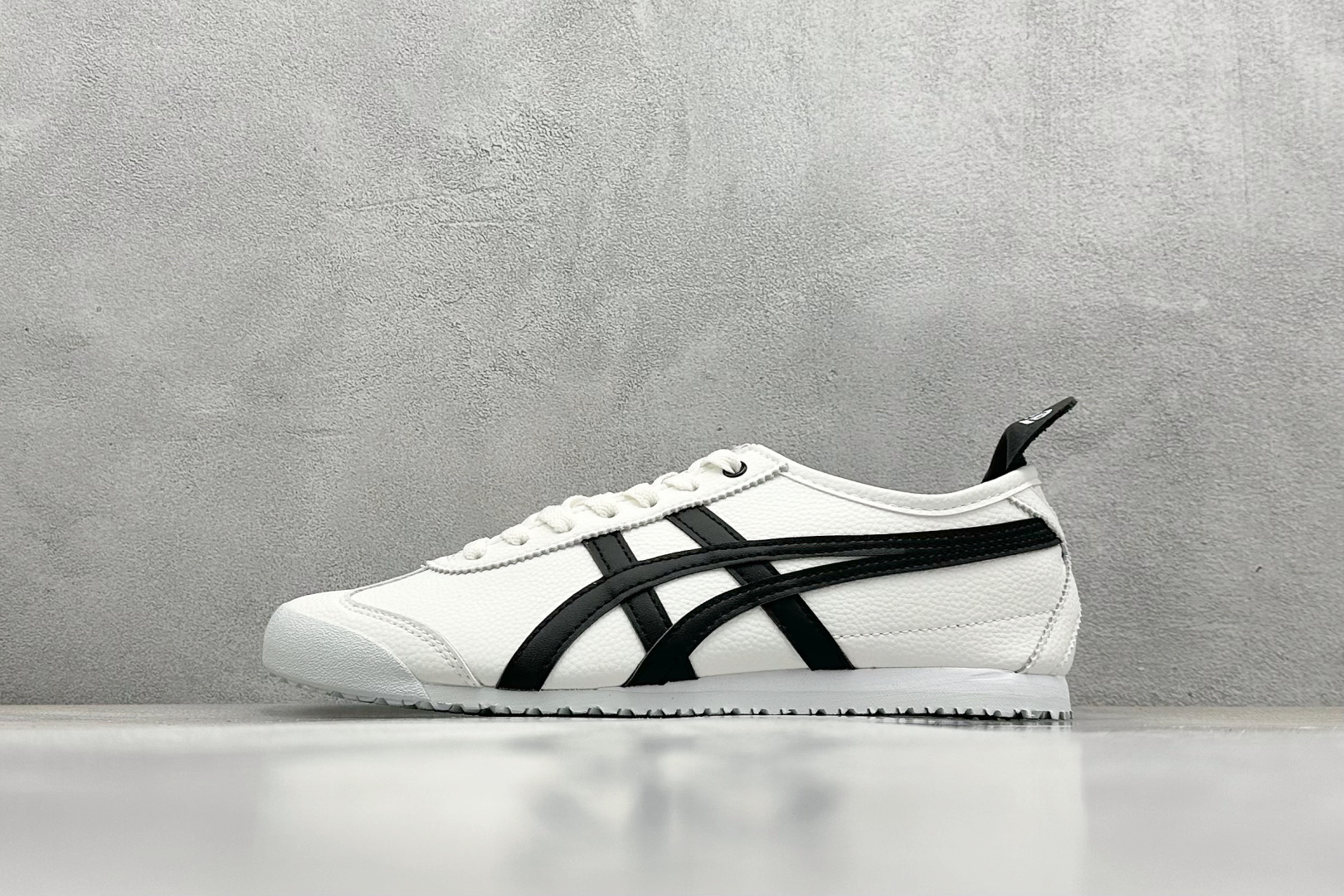  终端放店
SF版 鬼塚虎/Onitsuka Tiger Mexico 66®经典墨西哥系列低帮复古经典