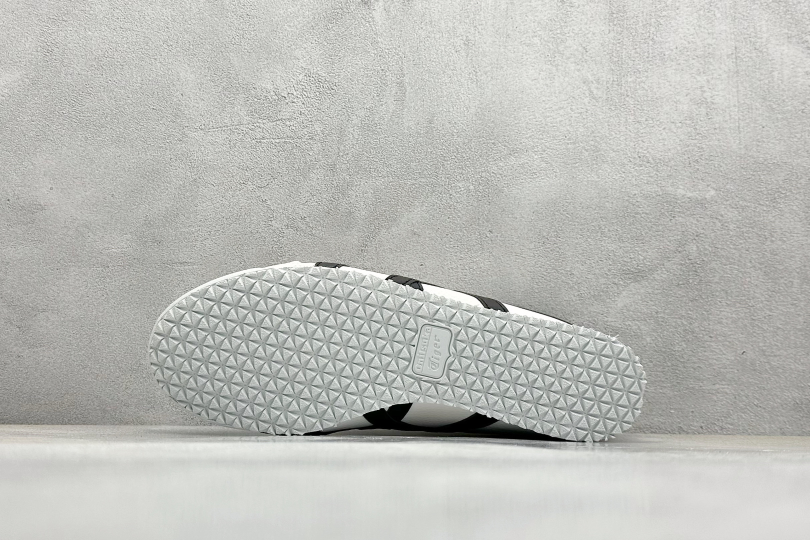  终端放店
SF版 鬼塚虎/Onitsuka Tiger Mexico 66®经典墨西哥系列低帮复古经典