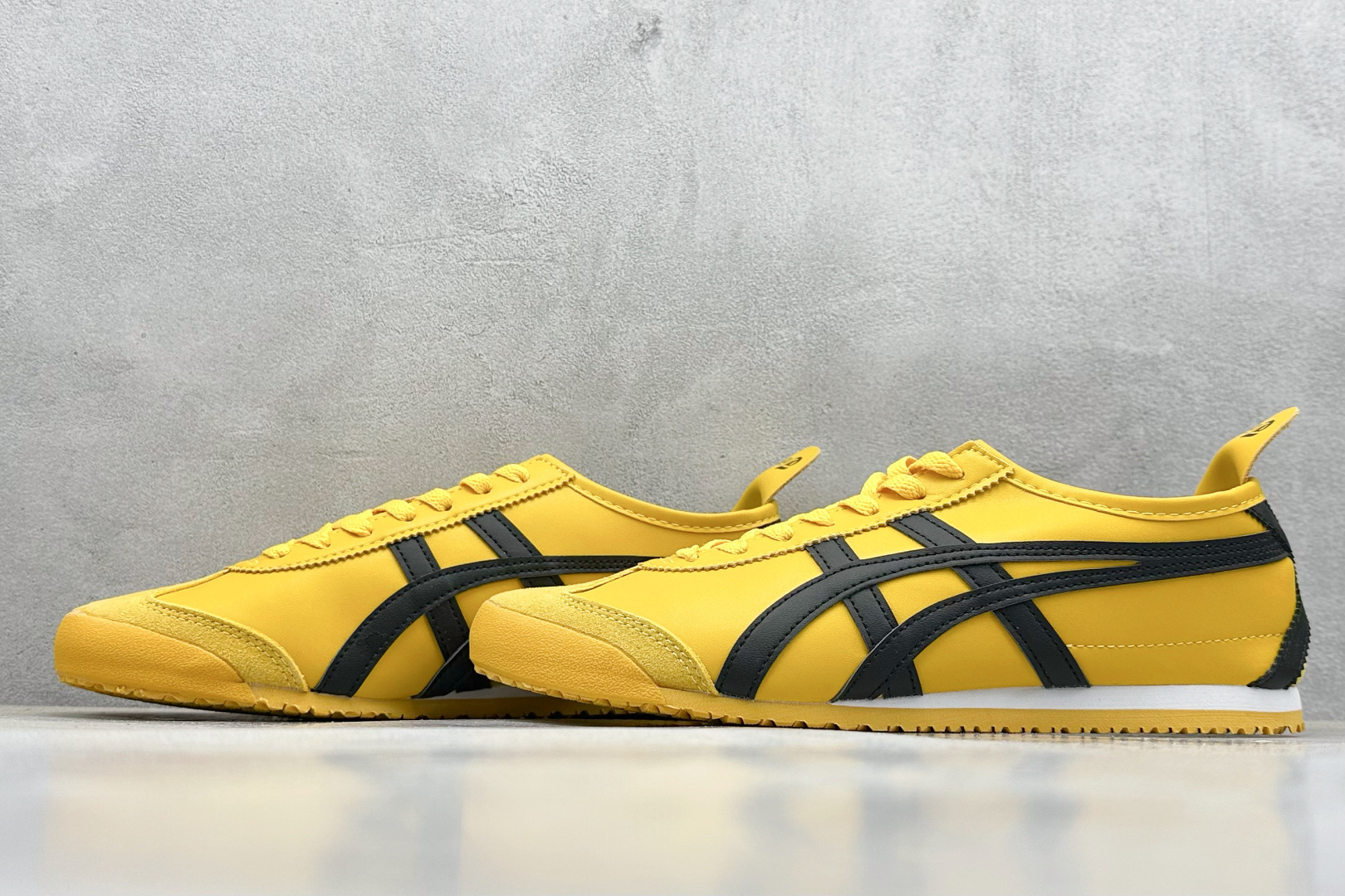 本地120💰 终端放店
SF版 鬼塚虎/Onitsuka Tiger Mexico 66®经典墨西哥系列低帮复古经典百搭休闲皮革慢跑鞋

编码：23