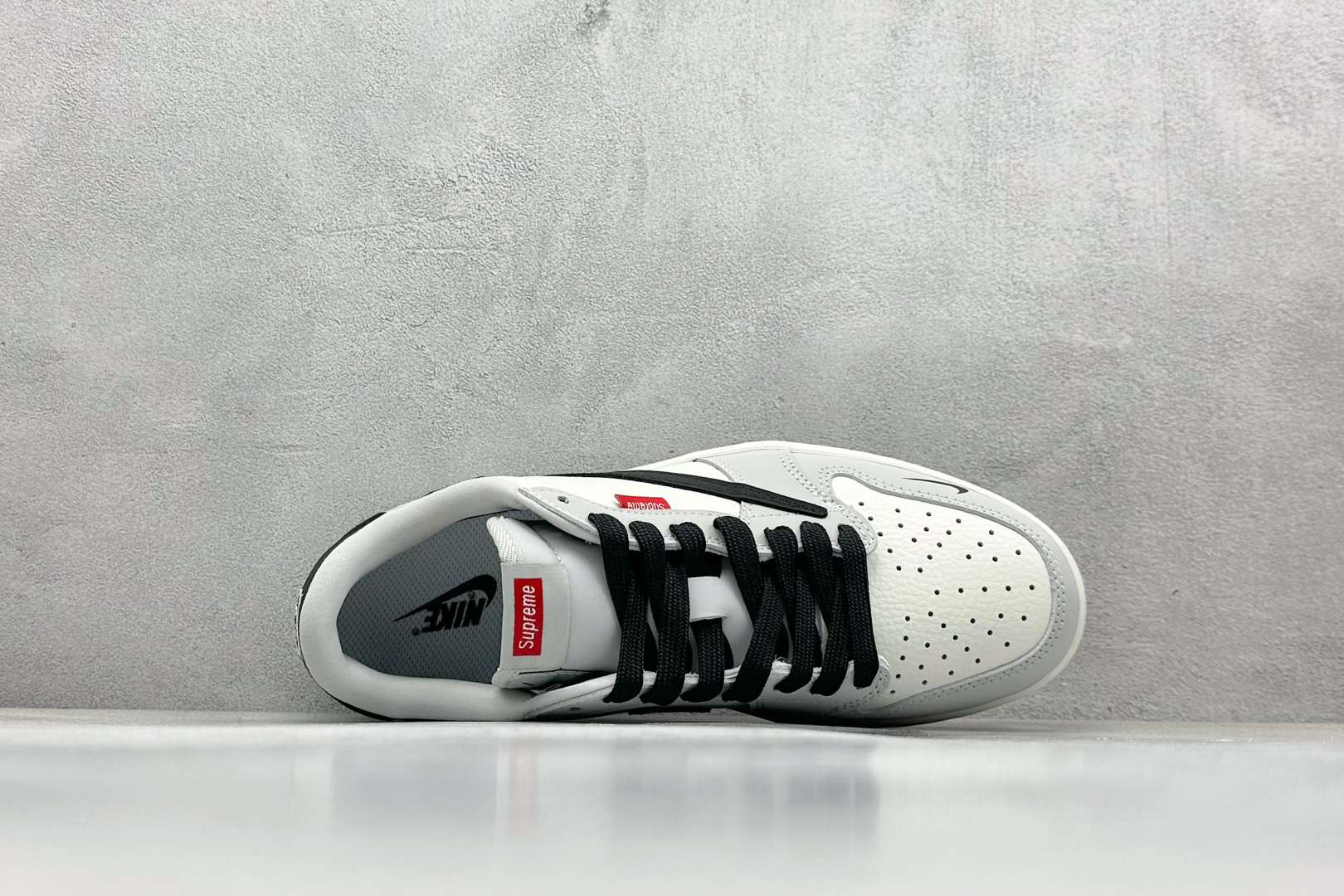 终端放店
XC版 Travis Scott x Fragment Design x Air Jorda