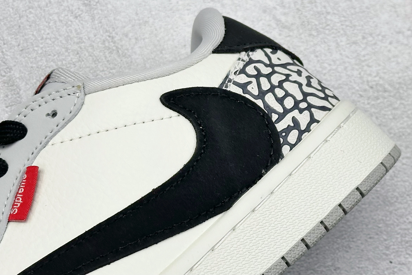 终端放店
XC版 Travis Scott x Fragment Design x Air Jorda