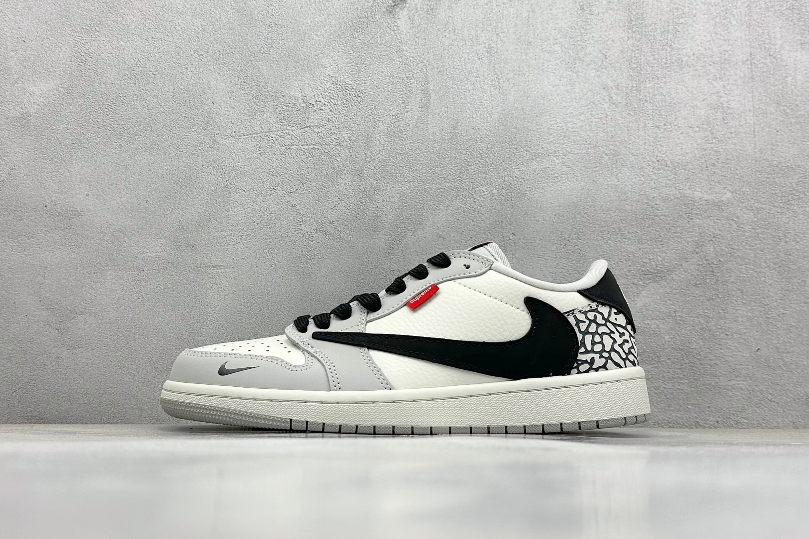 终端放店
XC版 Travis Scott x Fragment Design x Air Jorda