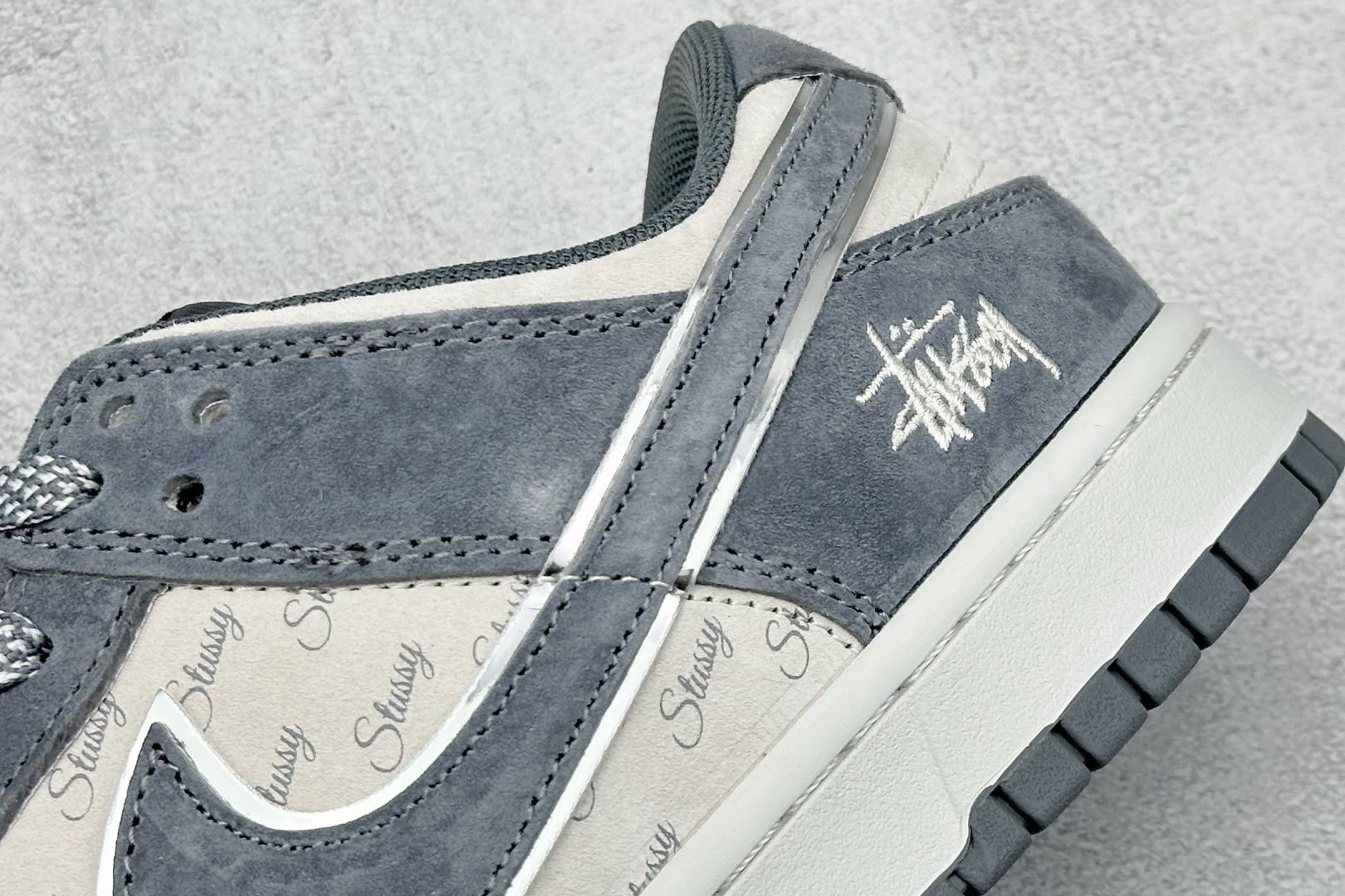  终端放店
XC版 Nike SB Dunk Low x Stussy 米蓝小钩
纯原大厂出品 极力推荐