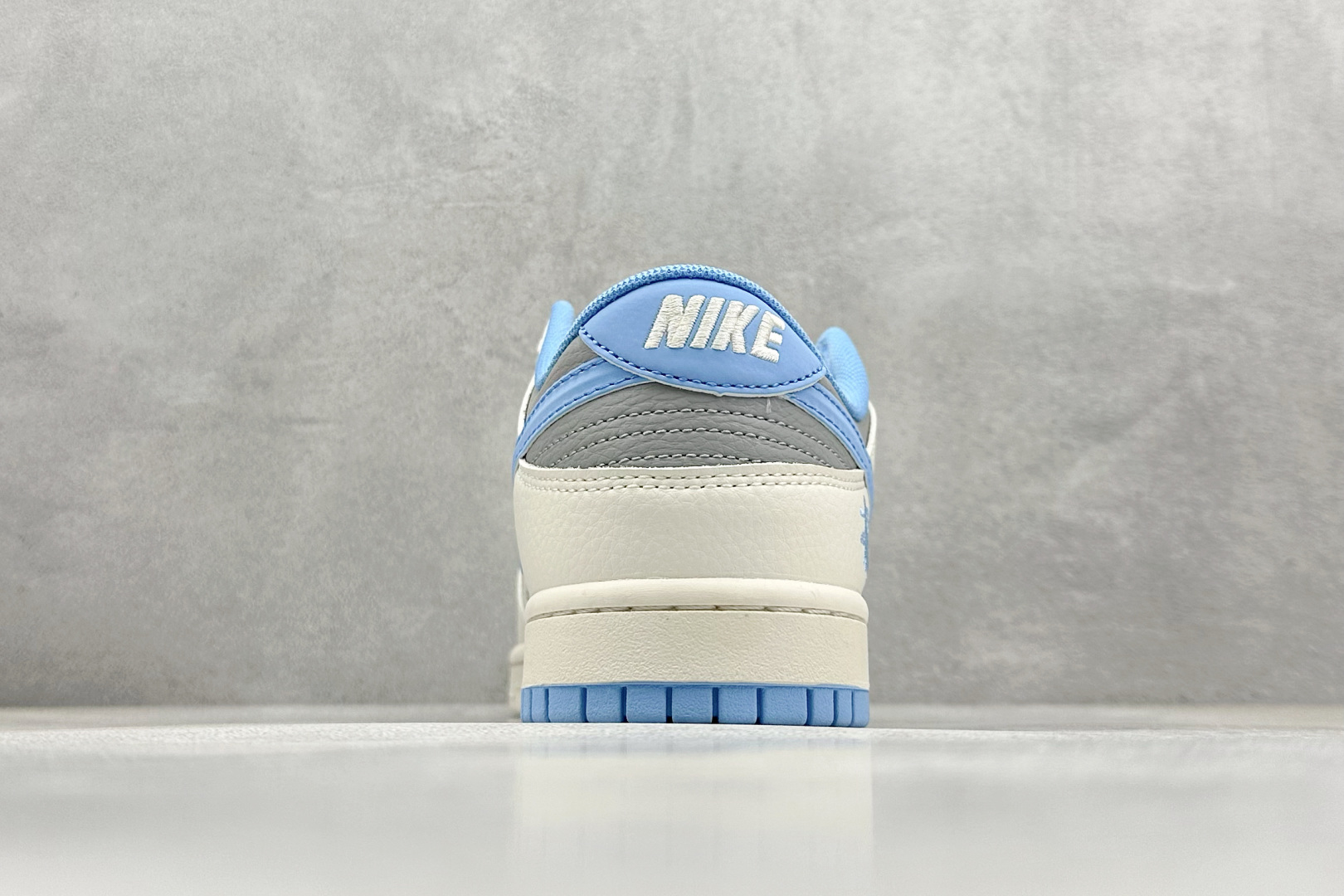  终端放店
XC版 Nike SB Dunk Low 斯图西联名 立体天蓝勾 周年高端定制 低帮休闲板鞋