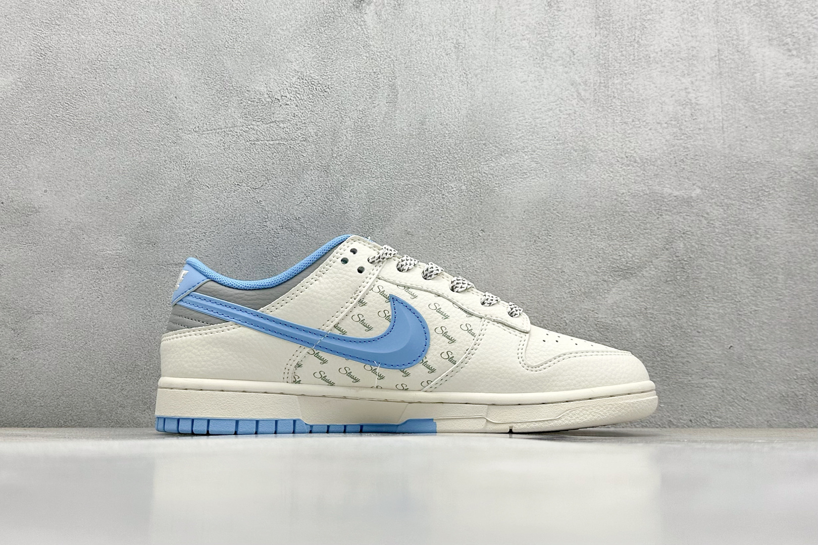  终端放店
XC版 Nike SB Dunk Low 斯图西联名 立体天蓝勾 周年高端定制 低帮休闲板鞋
