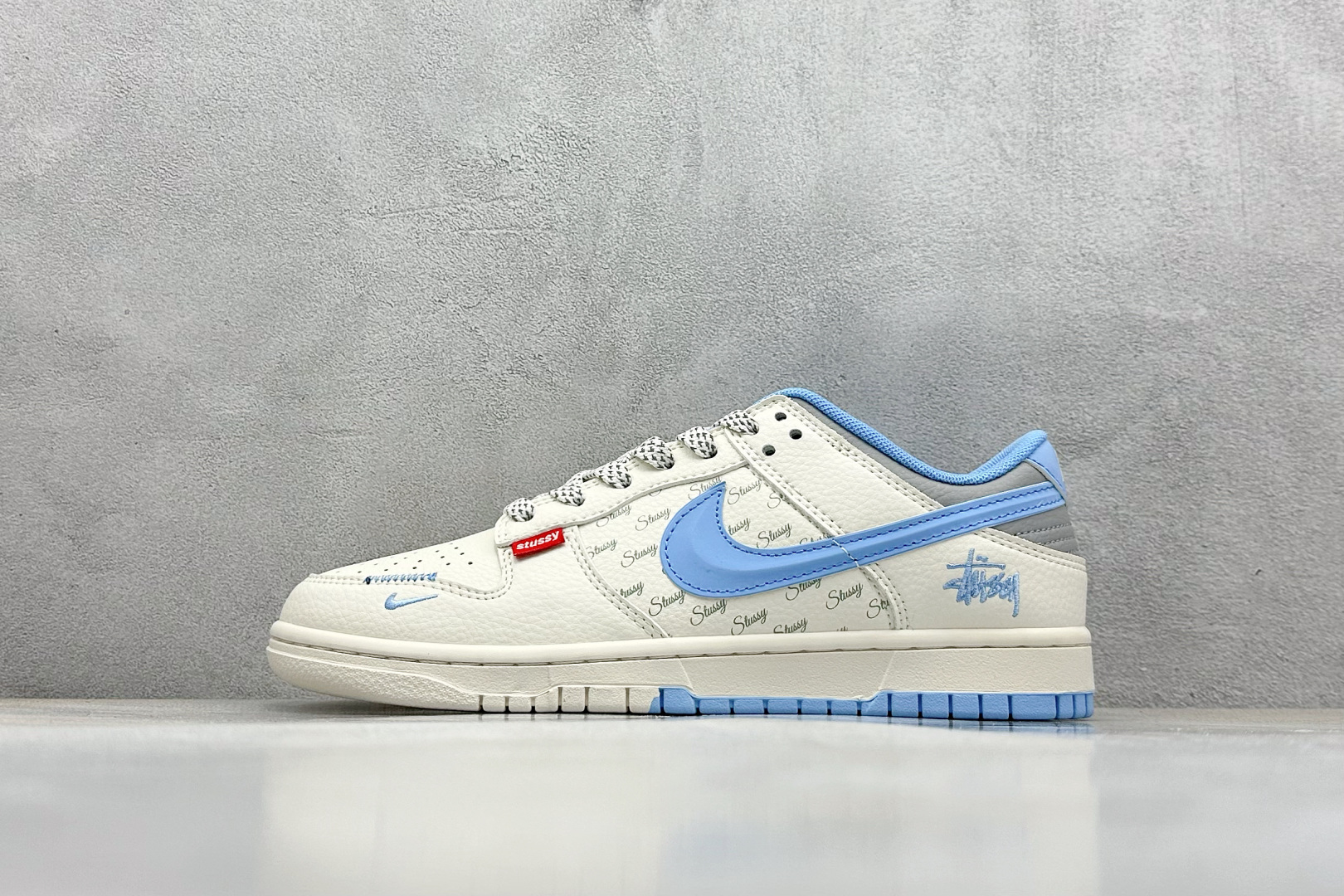 终端放店
XC版 Nike SB Dunk Low 斯图西联名 立体天蓝勾 周年高端定制 低帮休闲板鞋