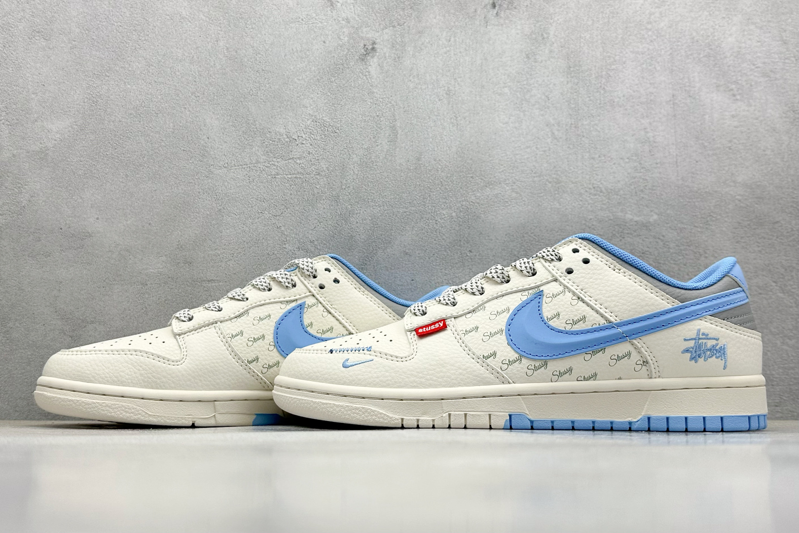  终端放店
XC版 Nike SB Dunk Low 斯图西联名 立体天蓝勾 周年高端定制 低帮休闲板鞋
