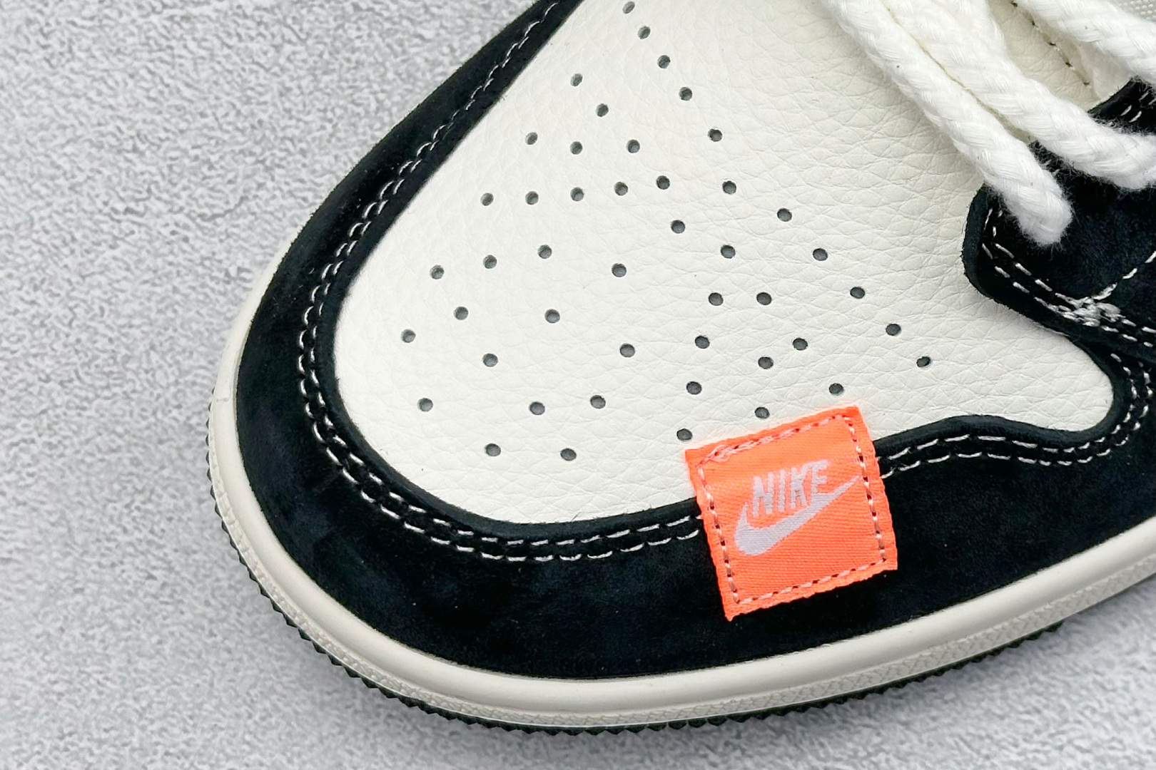  终端放店
XC版 Air Jordan 1 Low AJ1 乔1 斯图西联名 米黑黄织布标 高端定制 