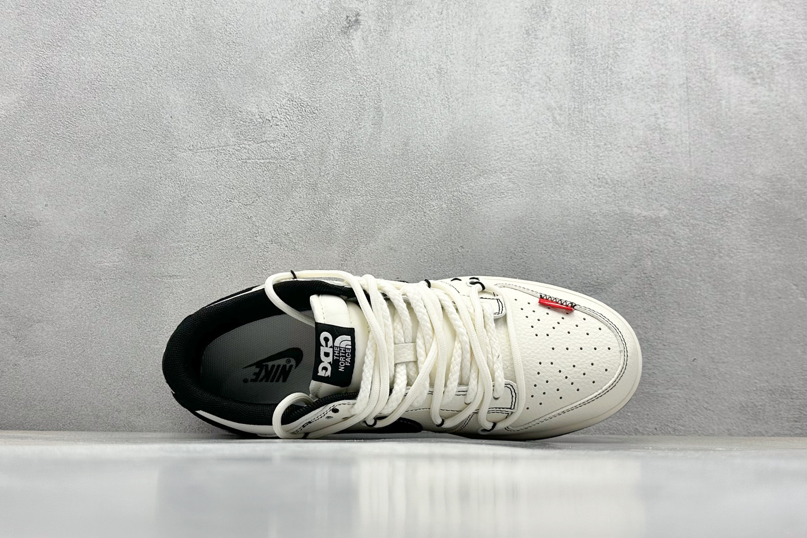  终端放店
XC版 Nike SB Dunk Low 北面系列 绑带米白黑勾 周年高端定制 低帮休闲板鞋