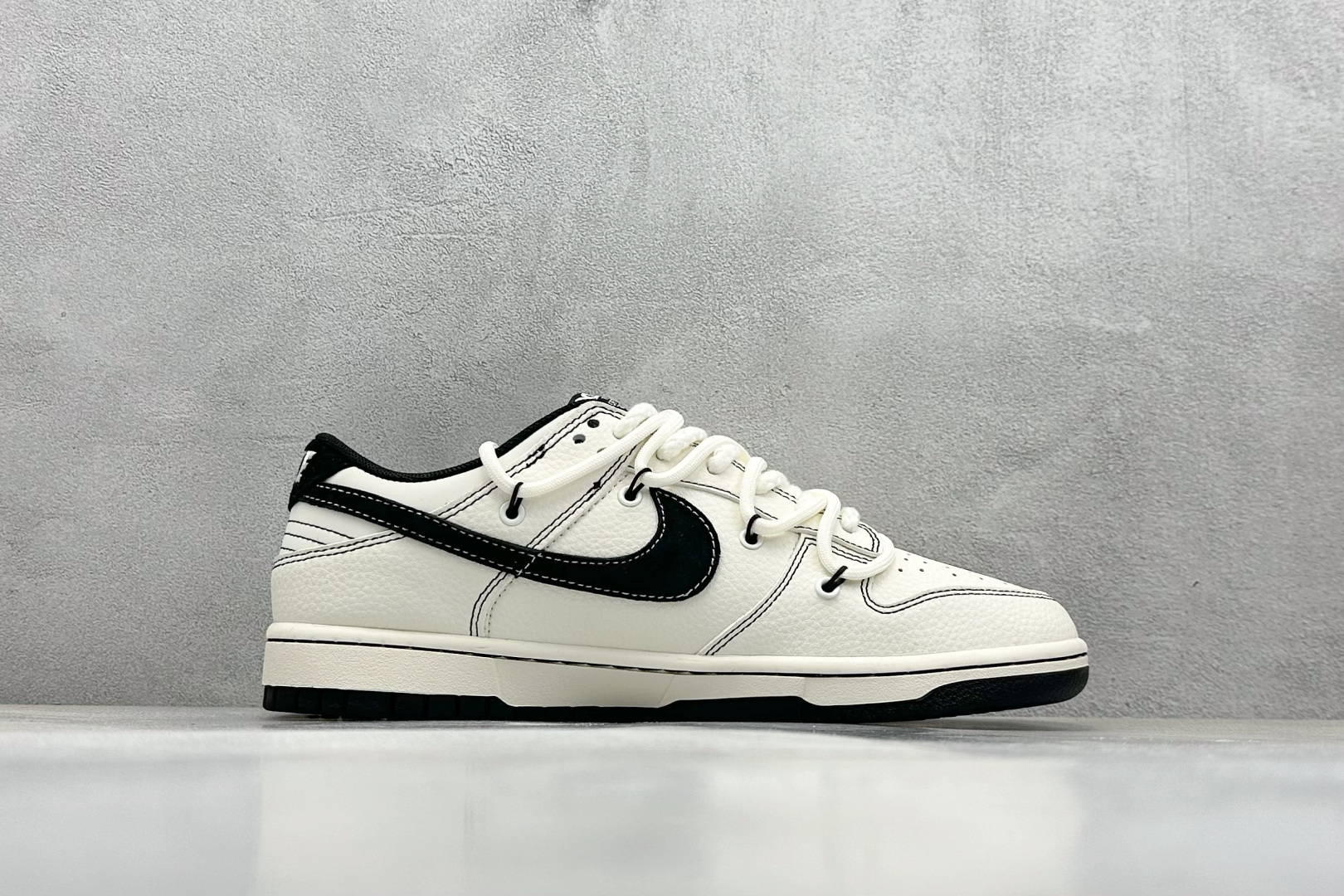  终端放店
XC版 Nike SB Dunk Low 北面系列 绑带米白黑勾 周年高端定制 低帮休闲板鞋