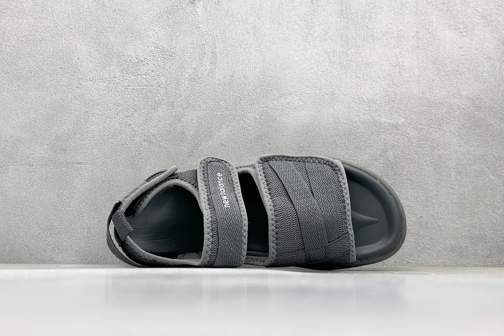  
New Balance 新百伦 夏季复古沙滩凉鞋
#MD高频软底 原厂织带面料弹力魔术贴 鞋身立体