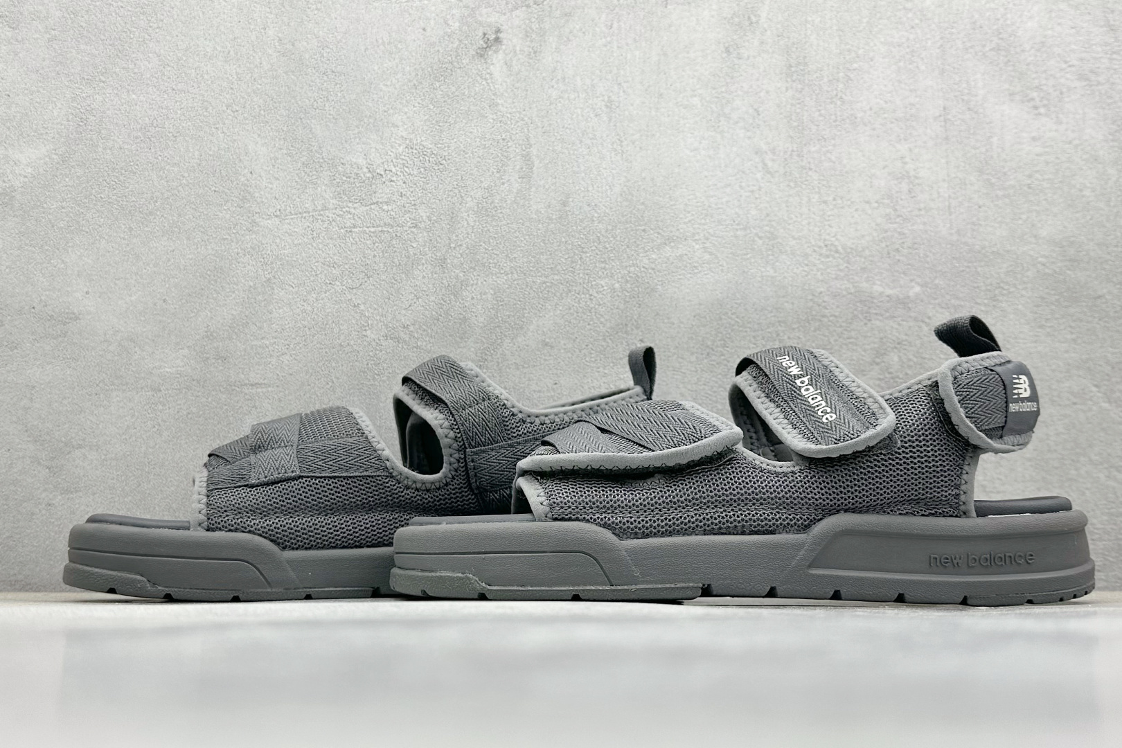  
New Balance 新百伦 夏季复古沙滩凉鞋
#MD高频软底 原厂织带面料弹力魔术贴 鞋身立体
