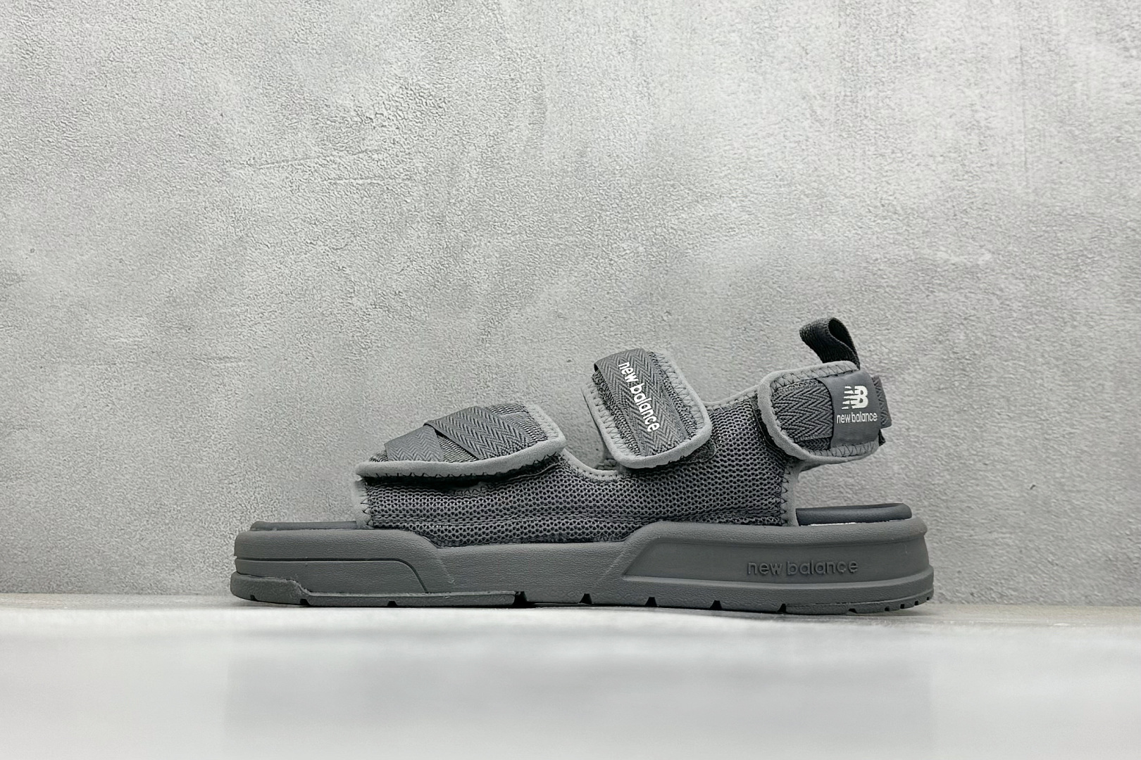 
New Balance 新百伦 夏季复古沙滩凉鞋
#MD高频软底 原厂织带面料弹力魔术贴 鞋身立体