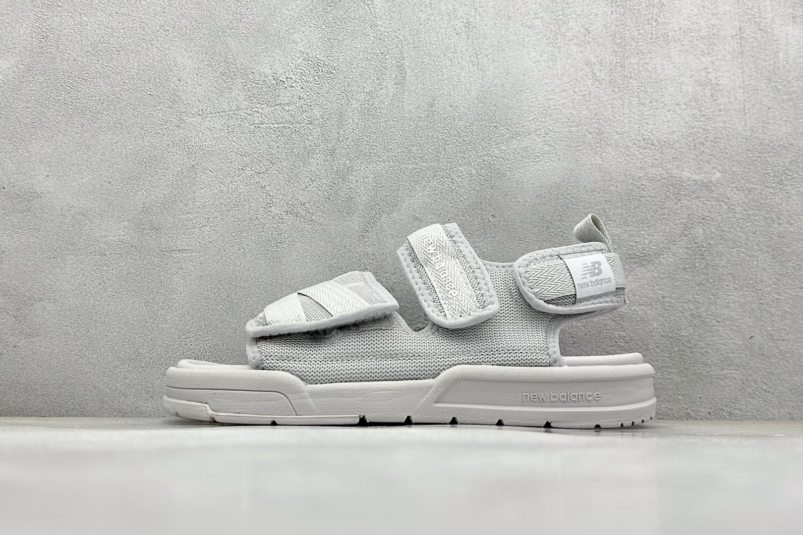  
New Balance 新百伦 夏季复古沙滩凉鞋
#MD高频软底 原厂织带面料弹力魔术贴 鞋身立体