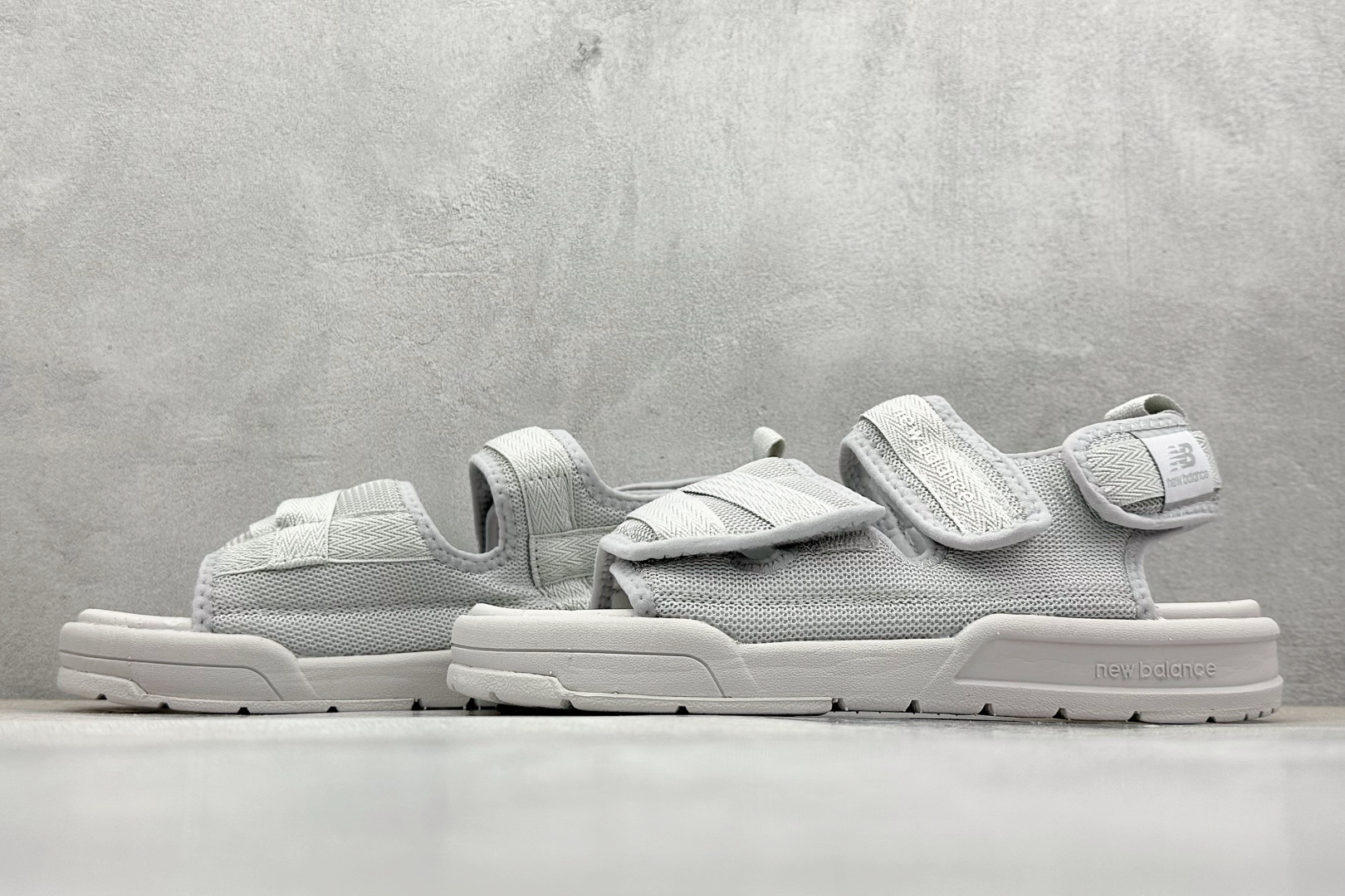  
New Balance 新百伦 夏季复古沙滩凉鞋
#MD高频软底 原厂织带面料弹力魔术贴 鞋身立体