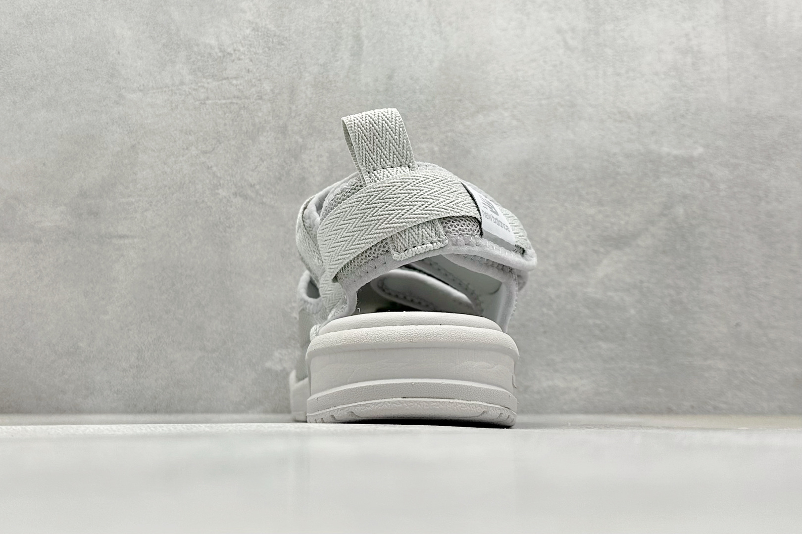  
New Balance 新百伦 夏季复古沙滩凉鞋
#MD高频软底 原厂织带面料弹力魔术贴 鞋身立体