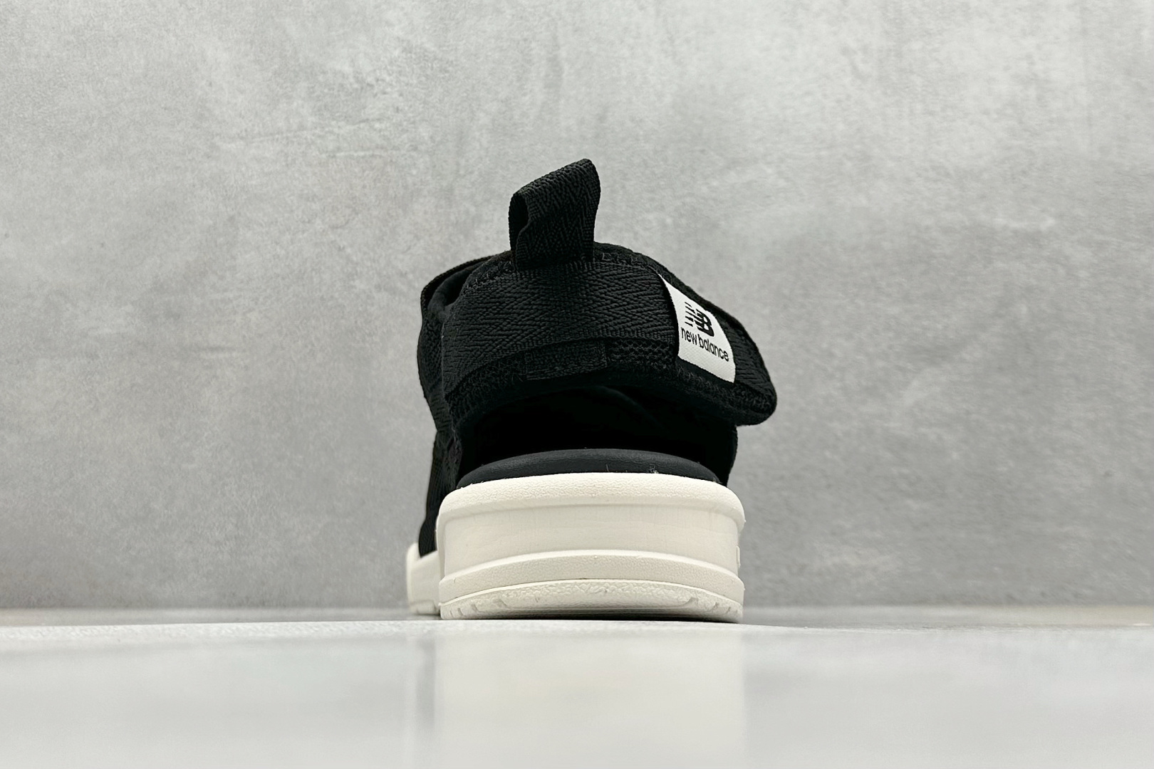  
New Balance 新百伦 夏季复古沙滩凉鞋
#MD高频软底 原厂织带面料弹力魔术贴 鞋身立体