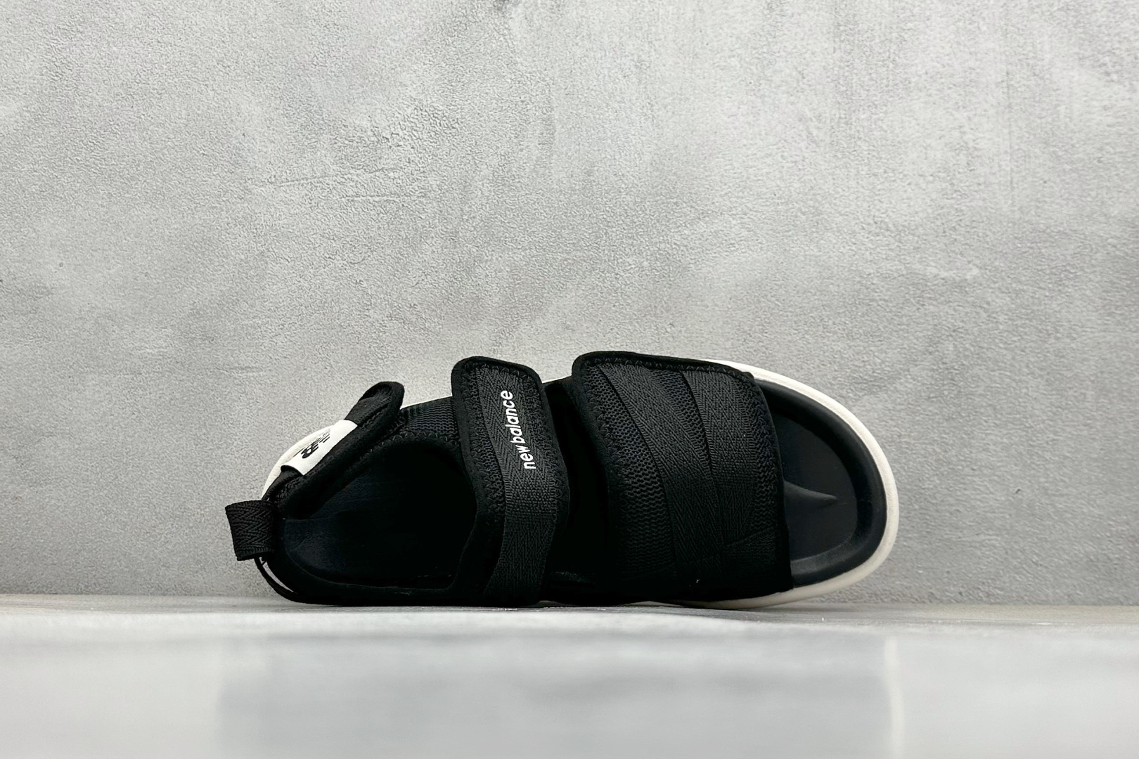  
New Balance 新百伦 夏季复古沙滩凉鞋
#MD高频软底 原厂织带面料弹力魔术贴 鞋身立体