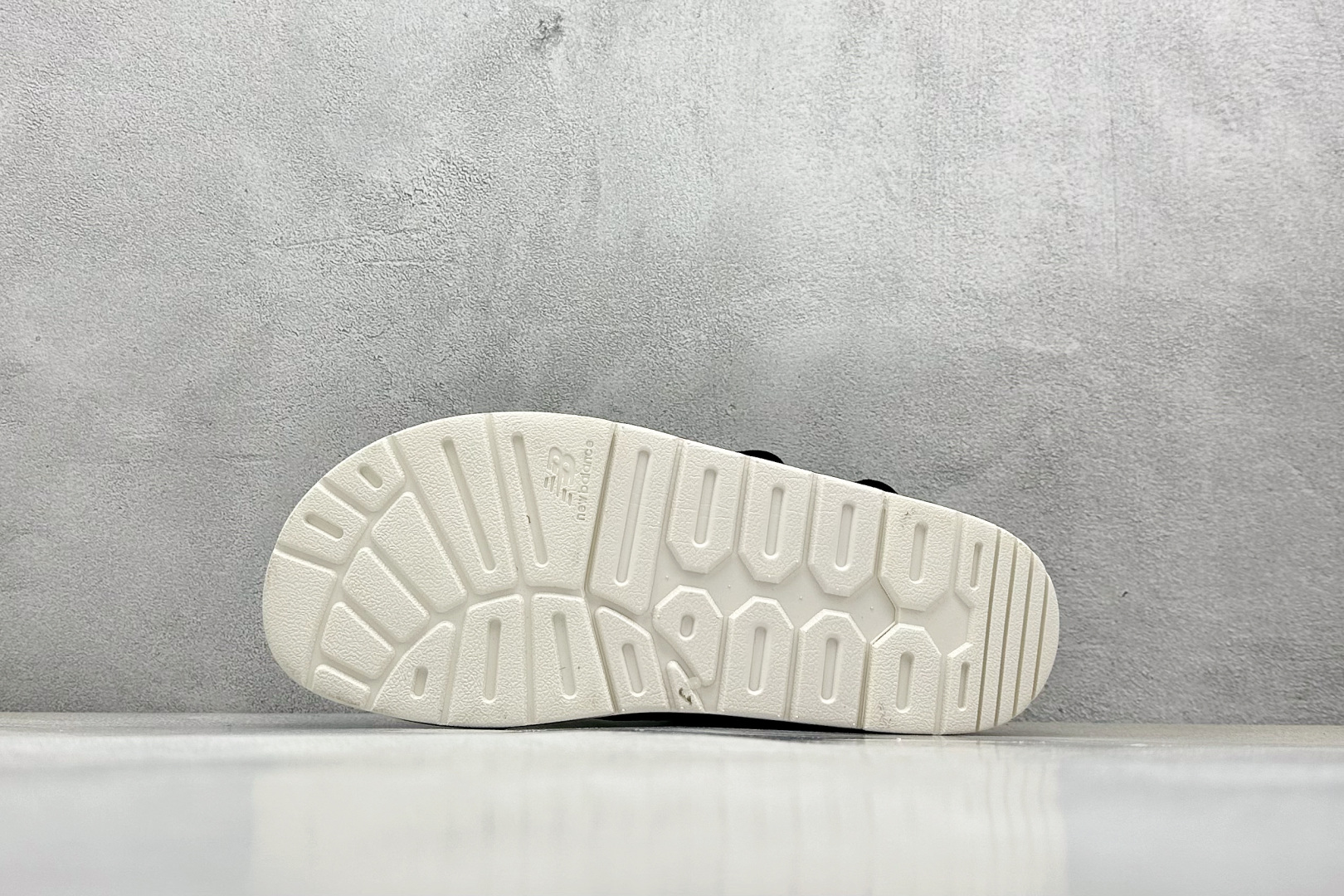  
New Balance 新百伦 夏季复古沙滩凉鞋
#MD高频软底 原厂织带面料弹力魔术贴 鞋身立体