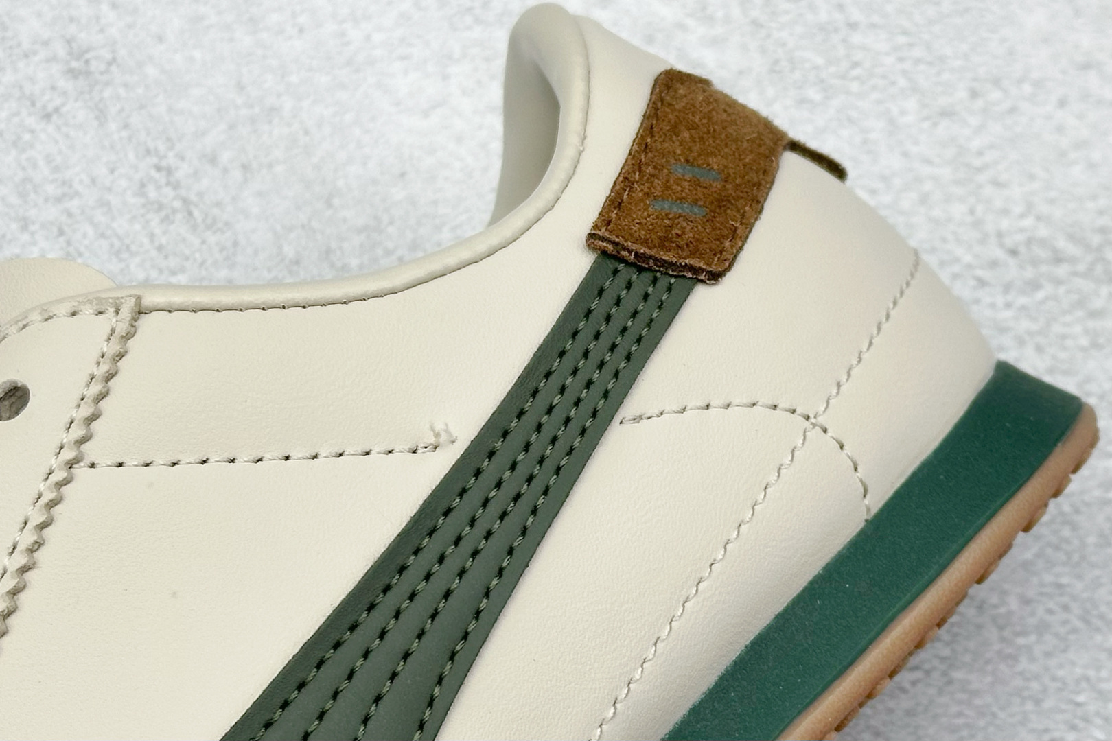  
TG版 Puma Bellta UT Leather 透气布面
彪马薄底系列 复古运动休闲跑鞋 
鞋