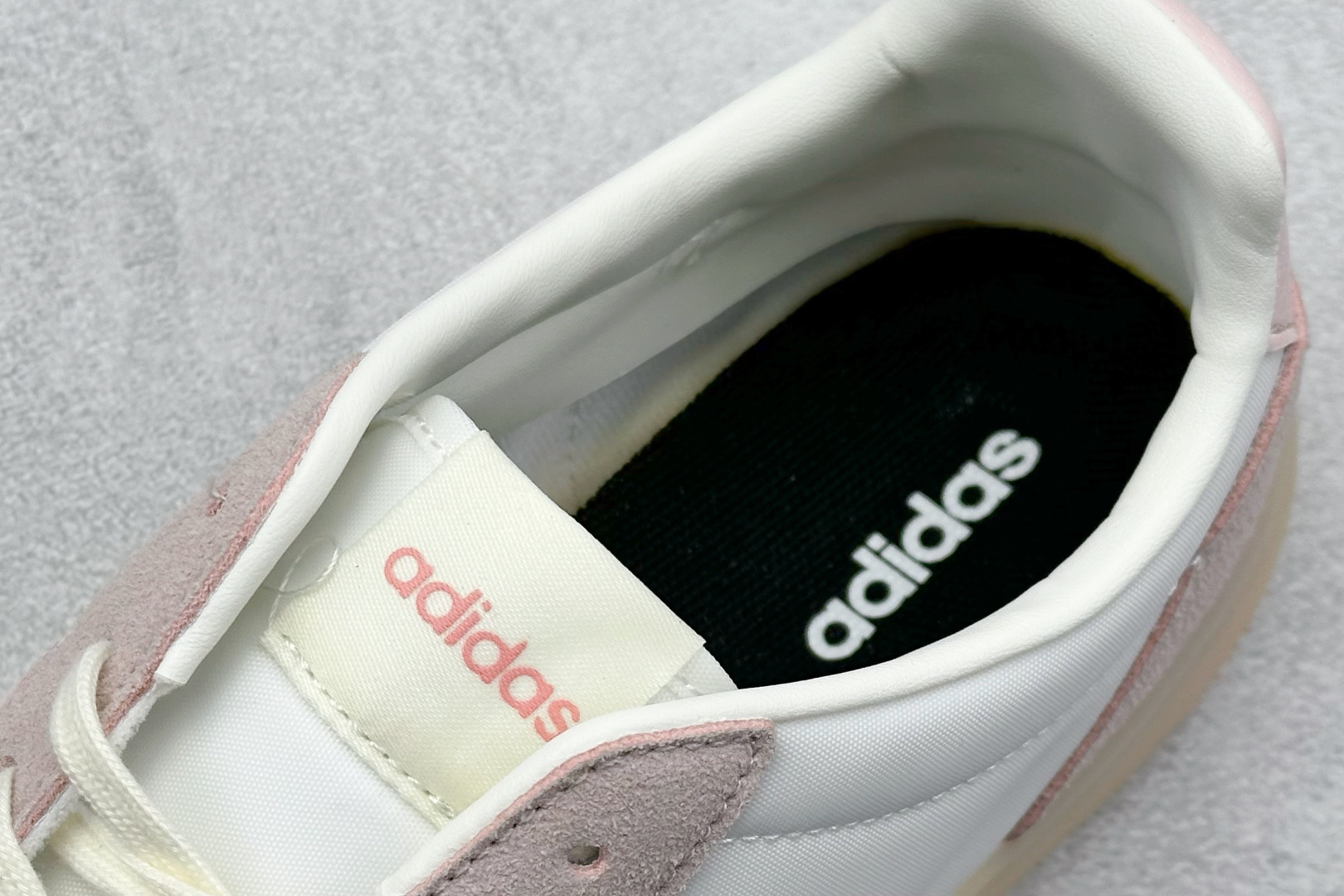  
Adidas Barreda Decode 阿迪舒适减震低帮休闲板鞋

货号：JI2322
尺码：