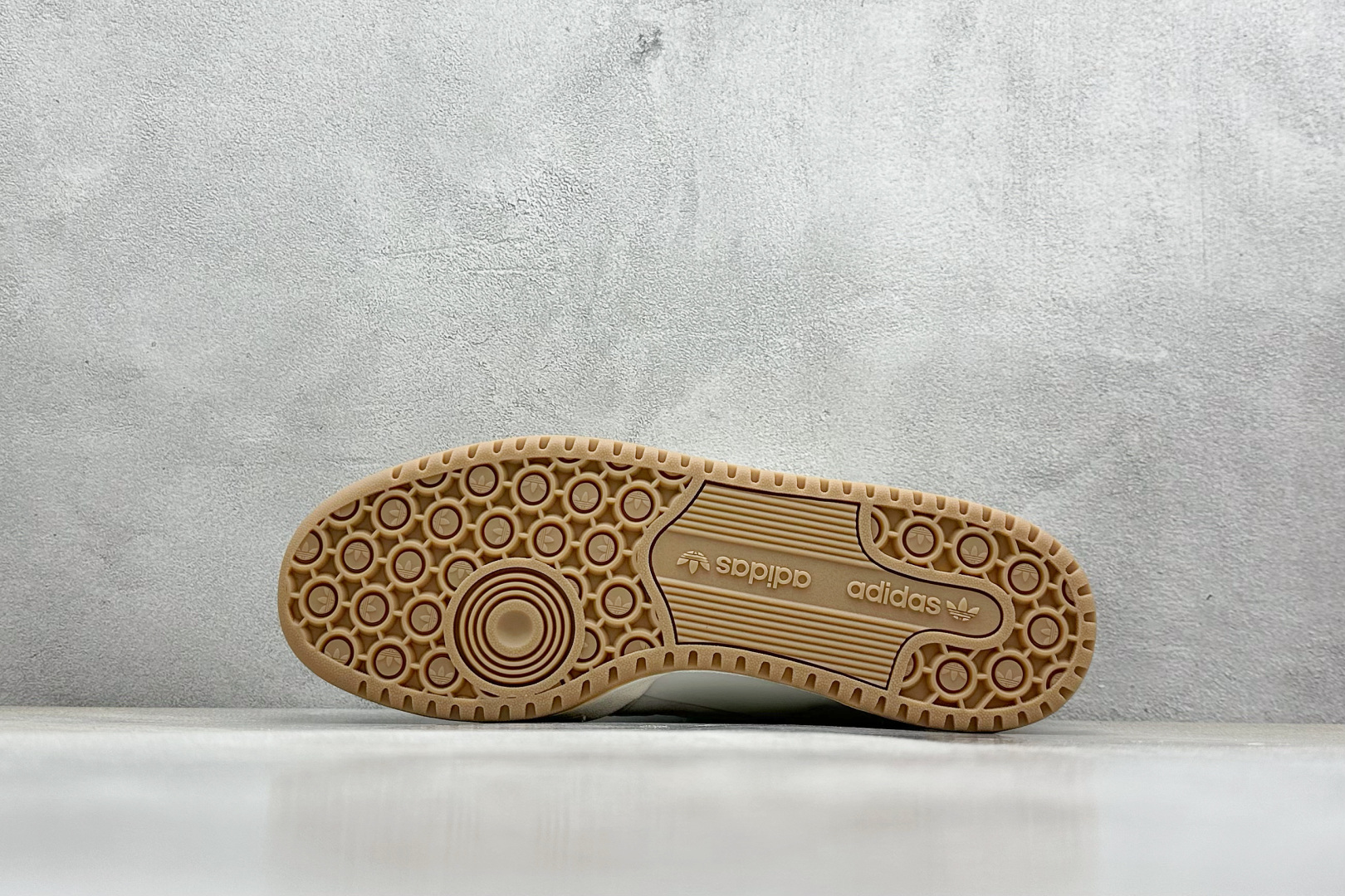  
Adidas Forum Low CL 三叶草低帮板鞋
性价比天花板 极力推荐
原市场顶级版本同源工