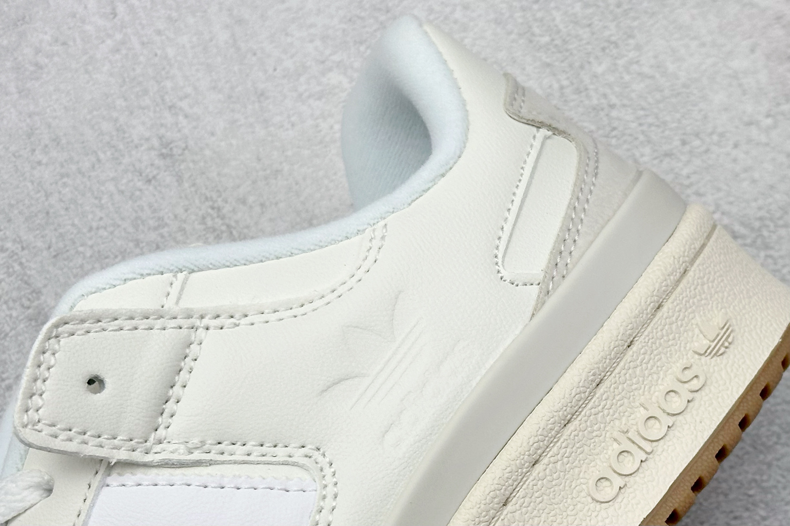  
Adidas Forum Low CL 三叶草低帮板鞋
性价比天花板 极力推荐
原市场顶级版本同源工