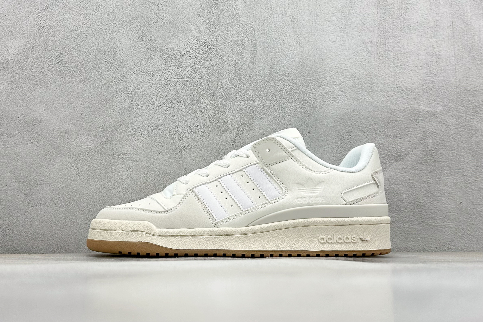 
Adidas Forum Low CL 三叶草低帮板鞋
性价比天花板 极力推荐
原市场顶级版本同源工