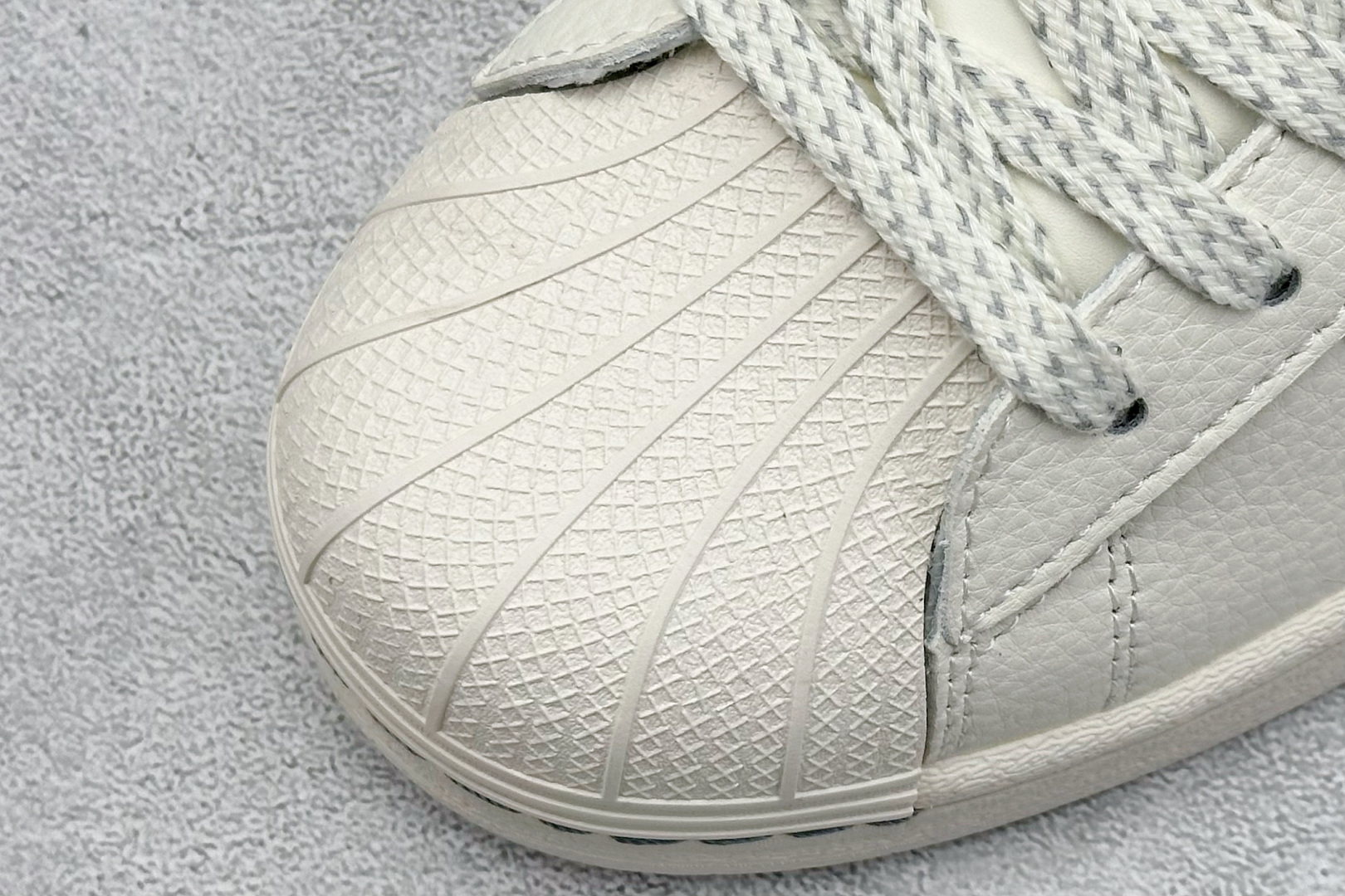 AD Originals Superstar x Stussy 白灰黑 HD2211