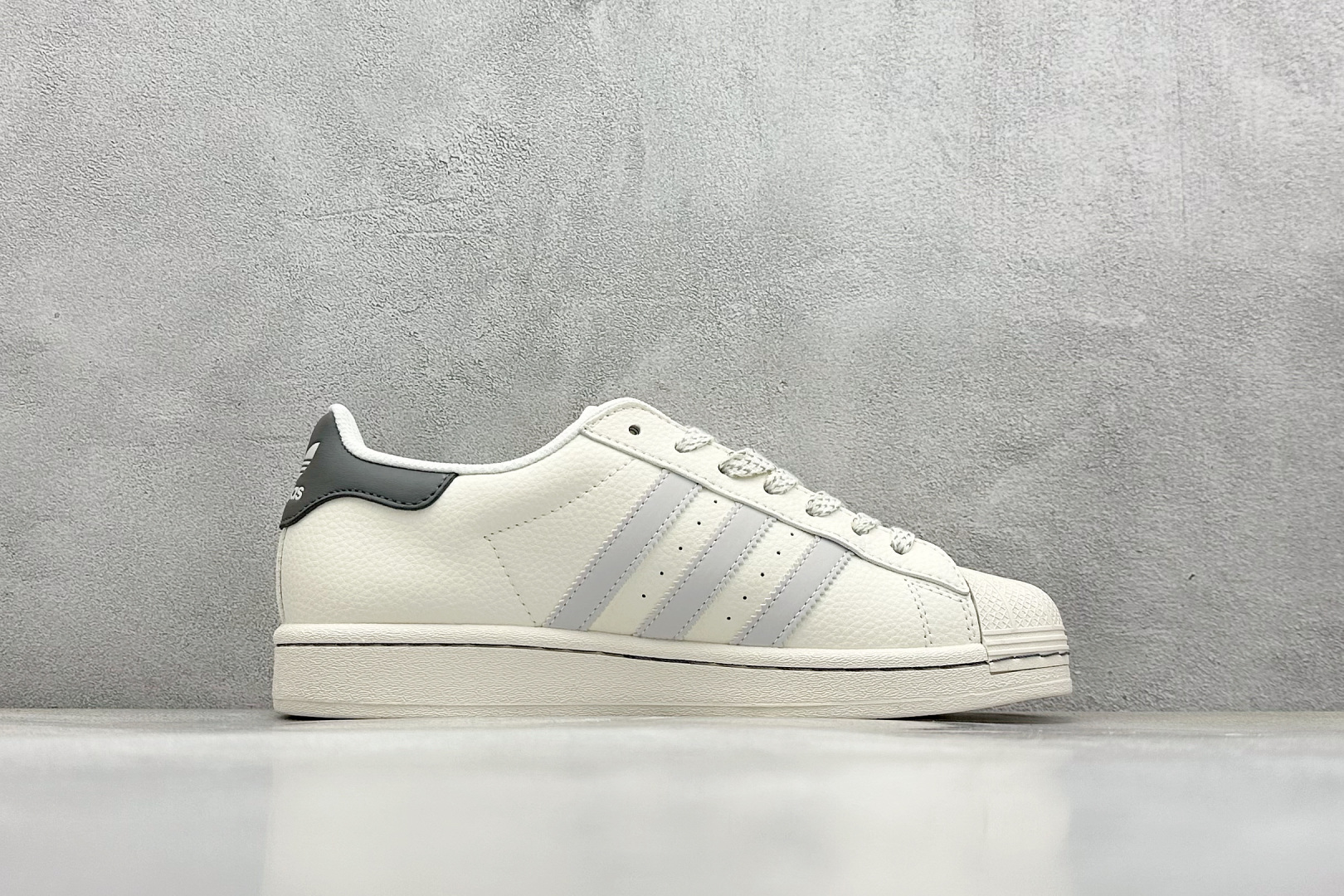 AD Originals Superstar x Stussy 白灰黑 HD2211