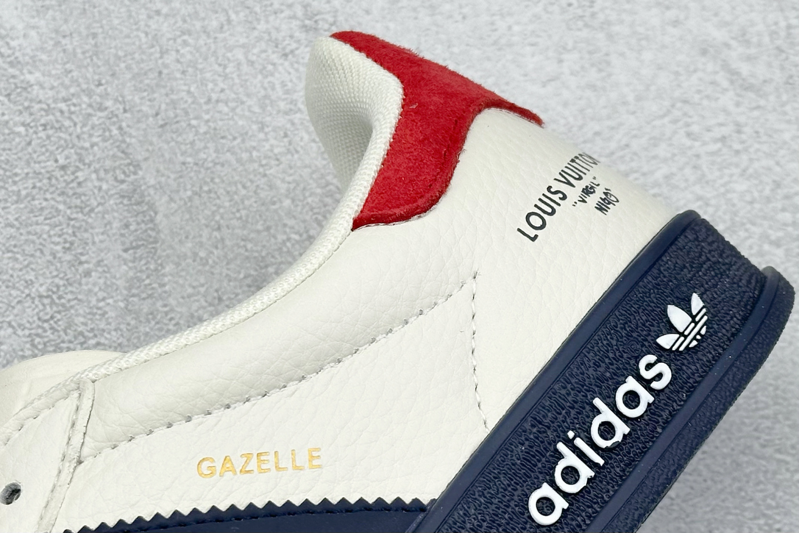  
AD Originals Gazelle INdoor x Louis Vuitton 白蓝红
三叶