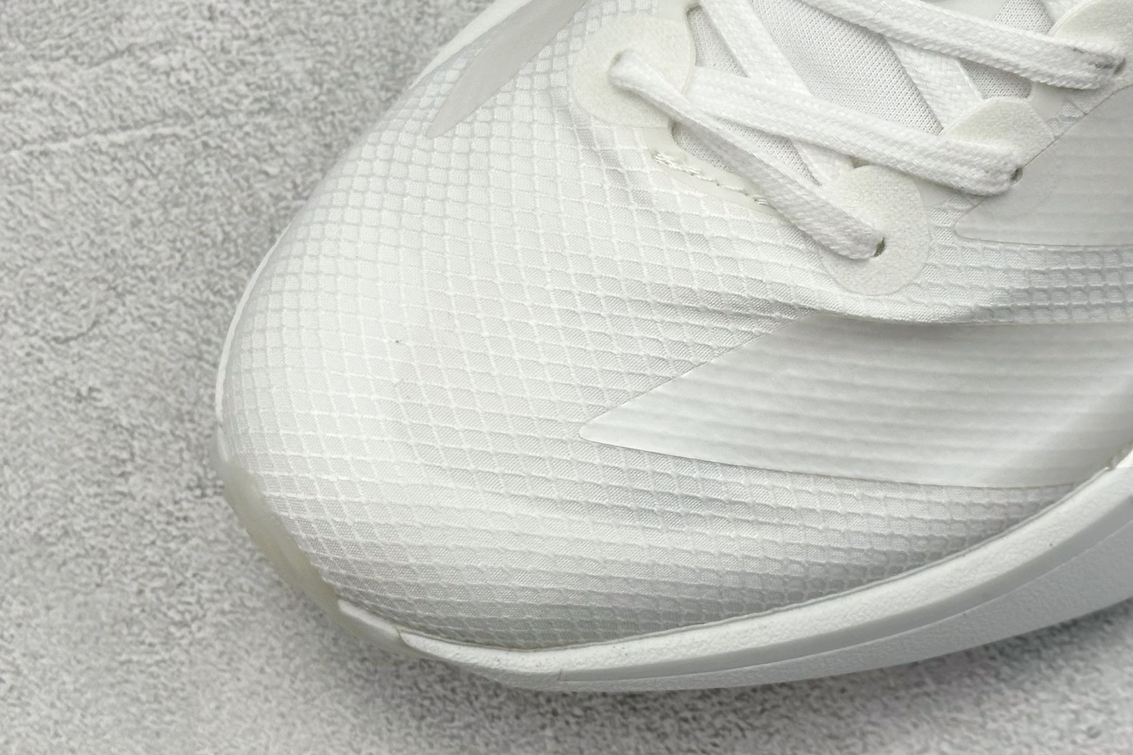  
Ad Adizero Adios 4 M轻盈跑鞋
耐磨减震专业跑步鞋 
冲向目标，一路向前，不断挑战