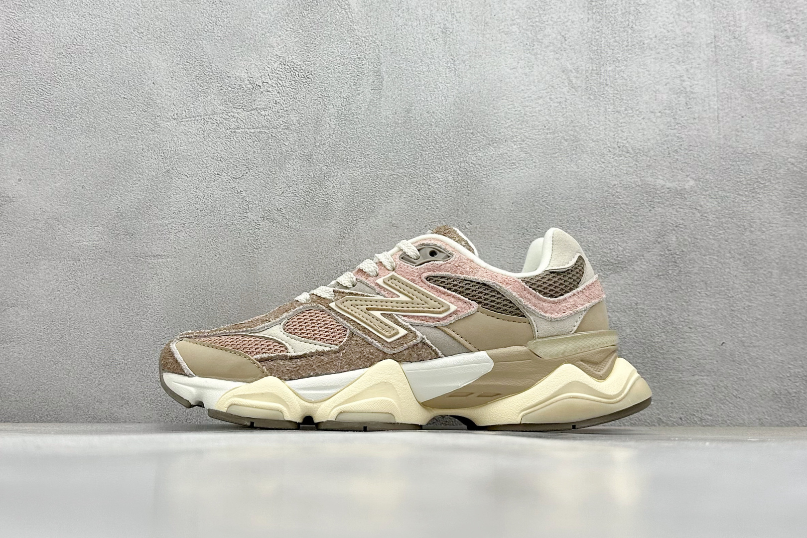  
New Balance NB9060系列 复古休闲运动慢跑鞋
#鞋款灵感源自设计师本人对夏日的怀日