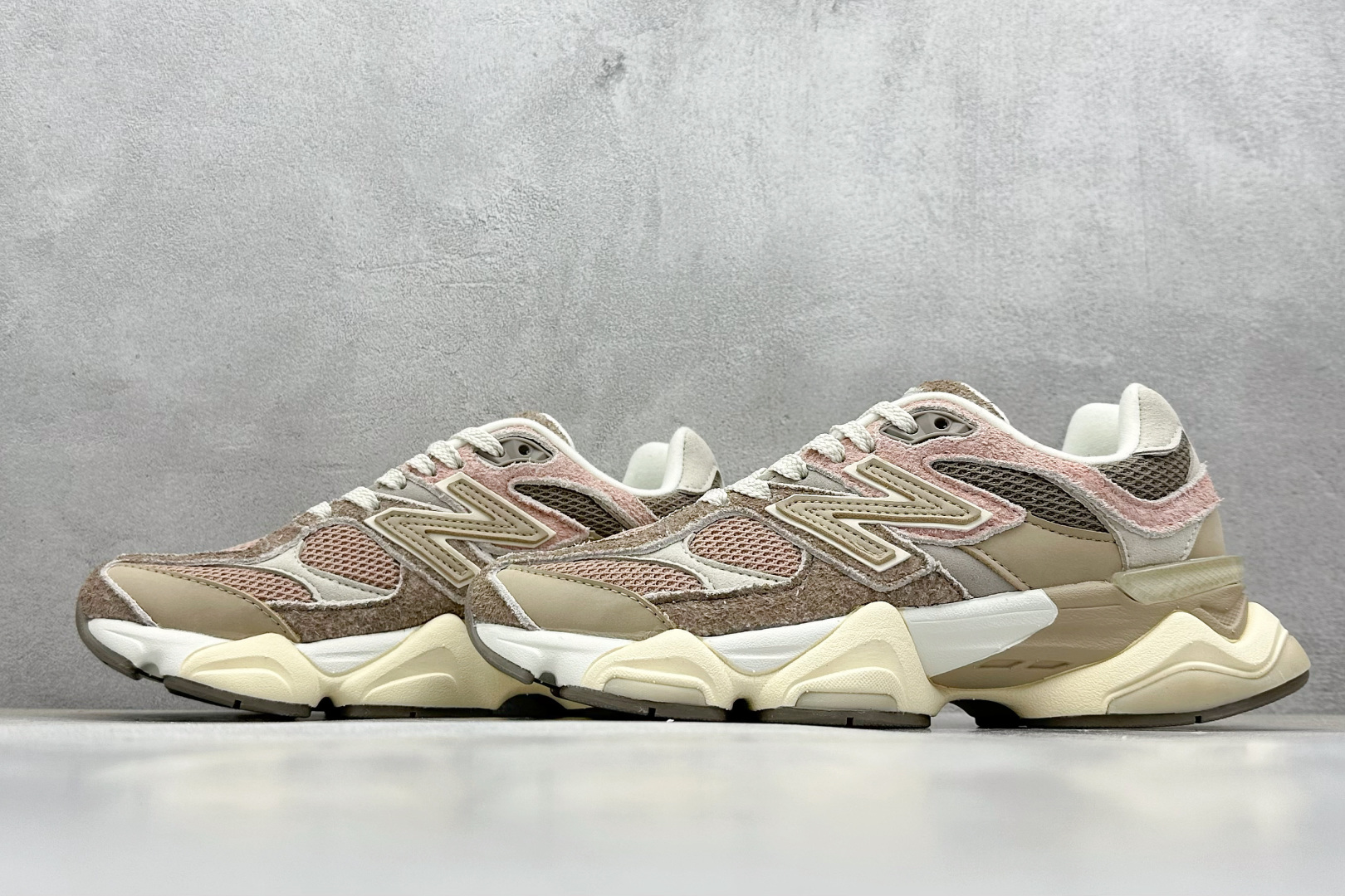  
New Balance NB9060系列 复古休闲运动慢跑鞋
#鞋款灵感源自设计师本人对夏日的怀日