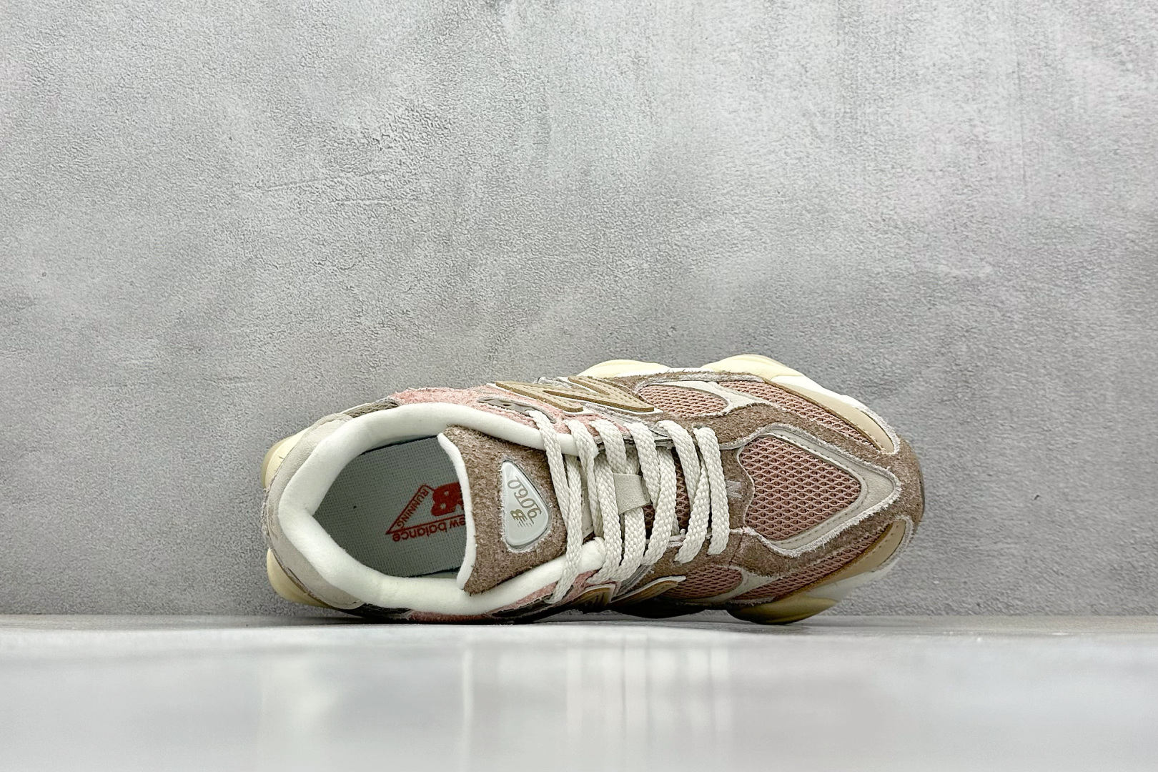  
New Balance NB9060系列 复古休闲运动慢跑鞋
#鞋款灵感源自设计师本人对夏日的怀日