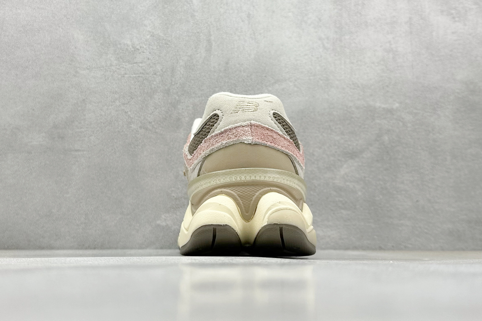  
New Balance NB9060系列 复古休闲运动慢跑鞋
#鞋款灵感源自设计师本人对夏日的怀日