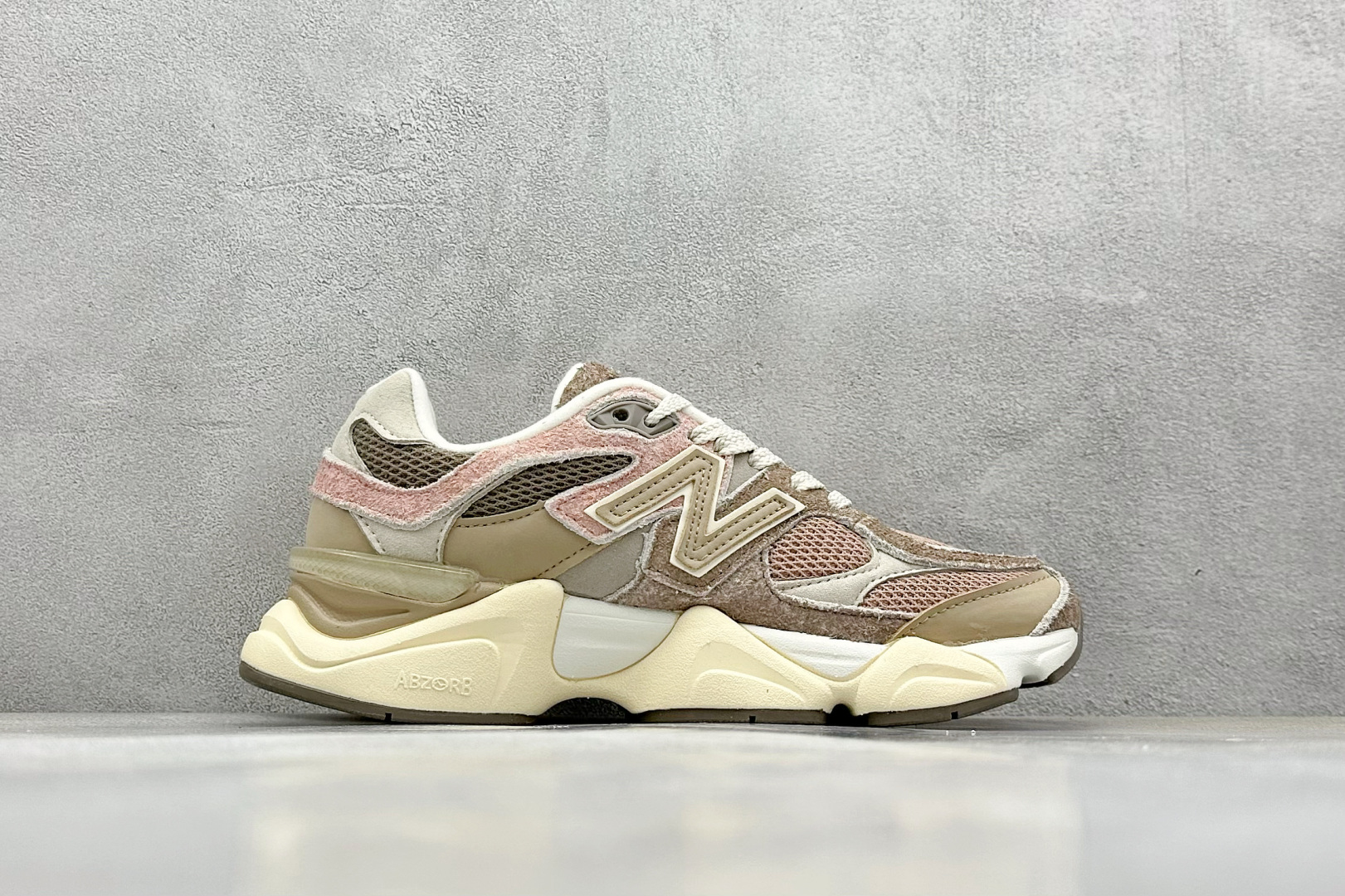  
New Balance NB9060系列 复古休闲运动慢跑鞋
#鞋款灵感源自设计师本人对夏日的怀日