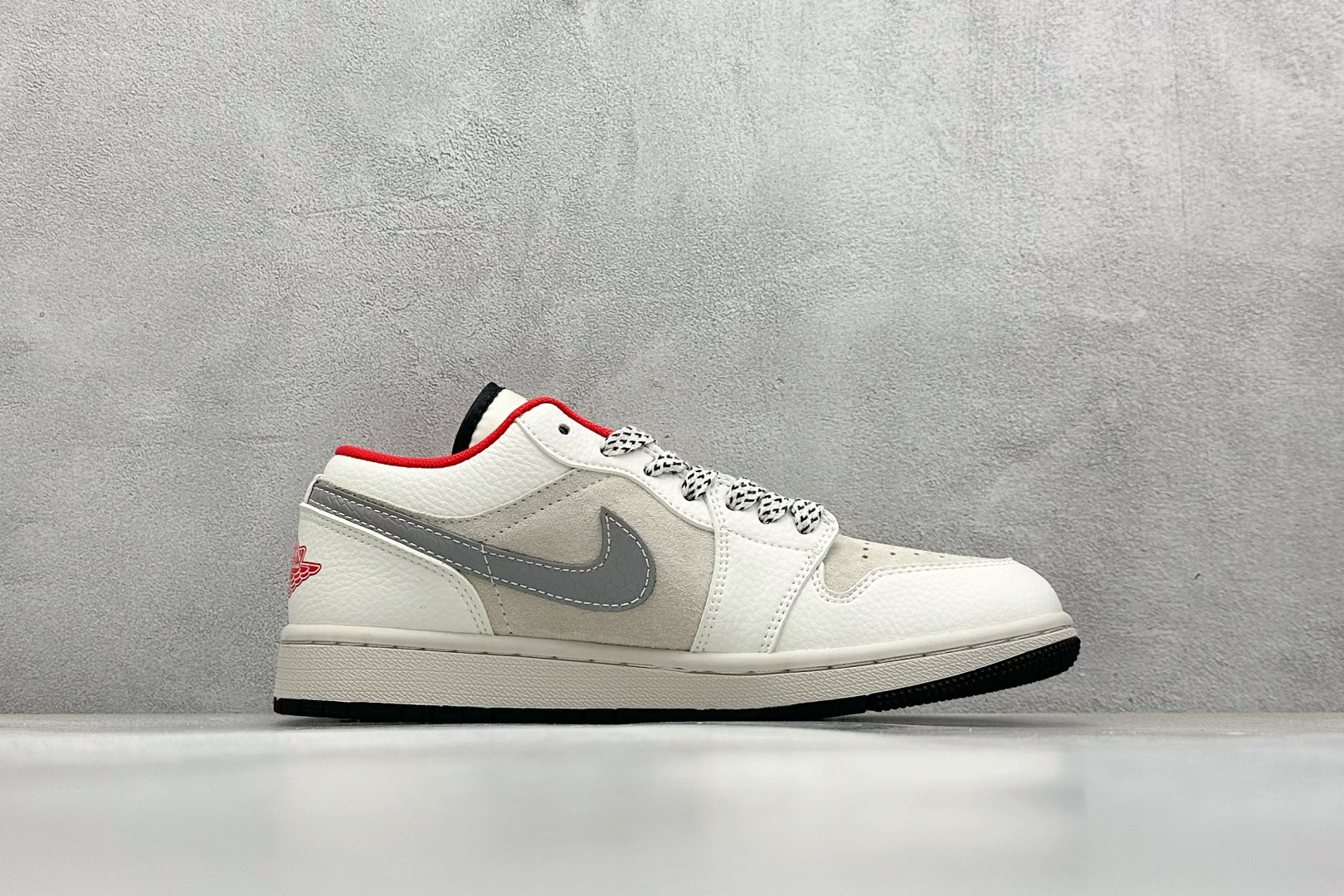  
Nike Jordan Air Jordan 1 蛇年限定
纯原大厂出品 极力推荐
定制鞋盒 大厂纯