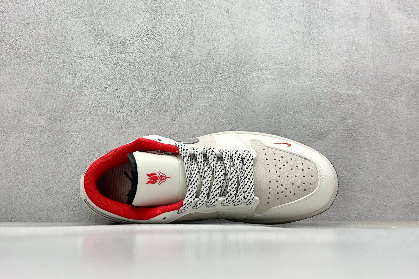  
Nike Jordan Air Jordan 1 蛇年限定
纯原大厂出品 极力推荐
定制鞋盒 大厂纯