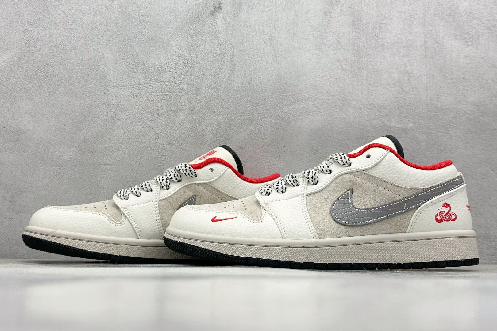  
Nike Jordan Air Jordan 1 蛇年限定
纯原大厂出品 极力推荐
定制鞋盒 大厂纯