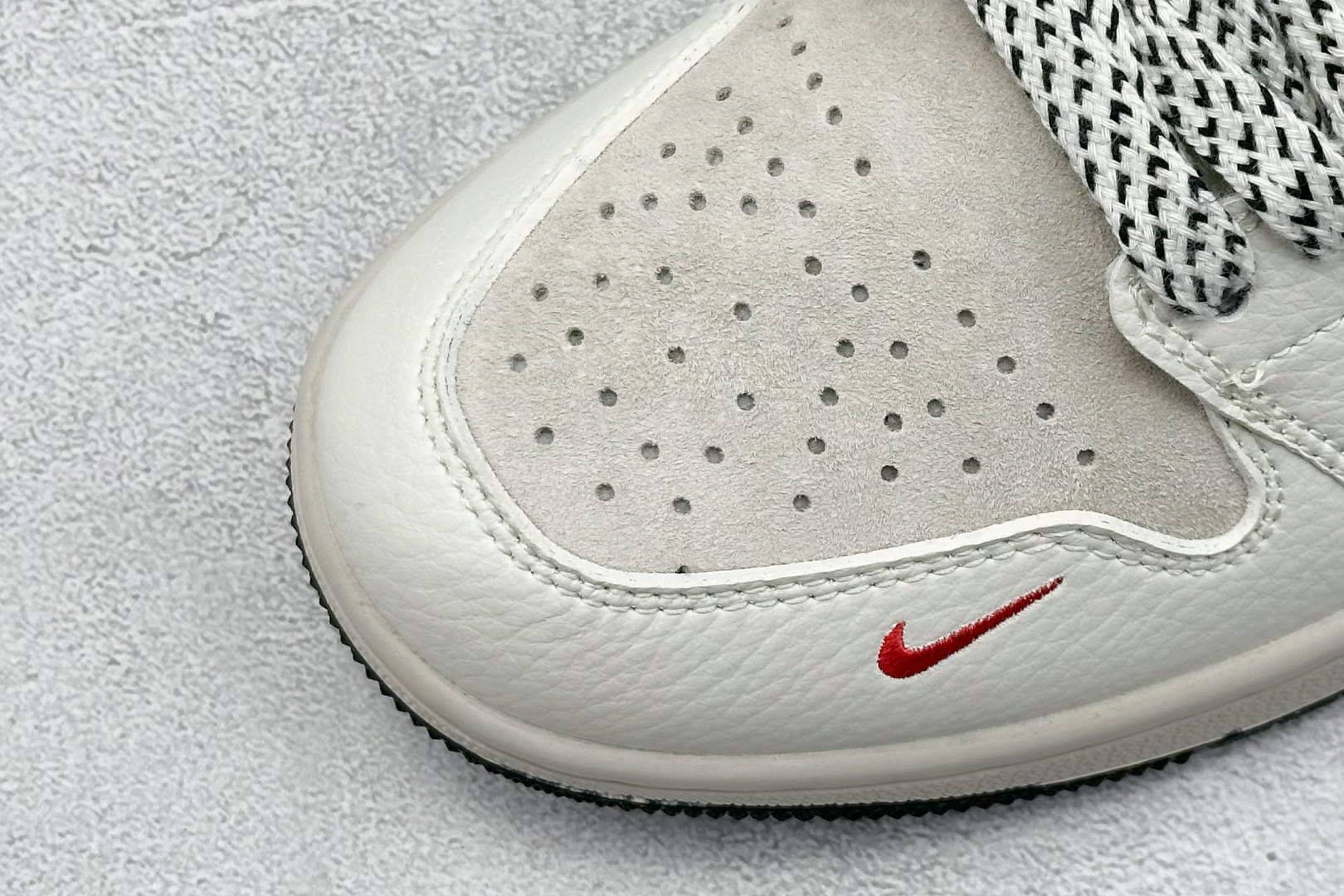  
Nike Jordan Air Jordan 1 蛇年限定
纯原大厂出品 极力推荐
定制鞋盒 大厂纯